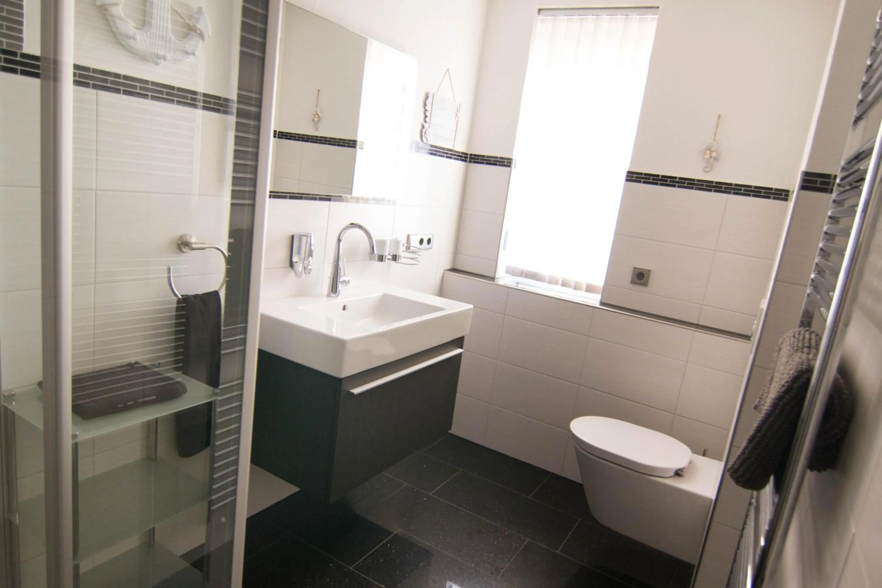 Shower in Rust-Fewo-Hotel