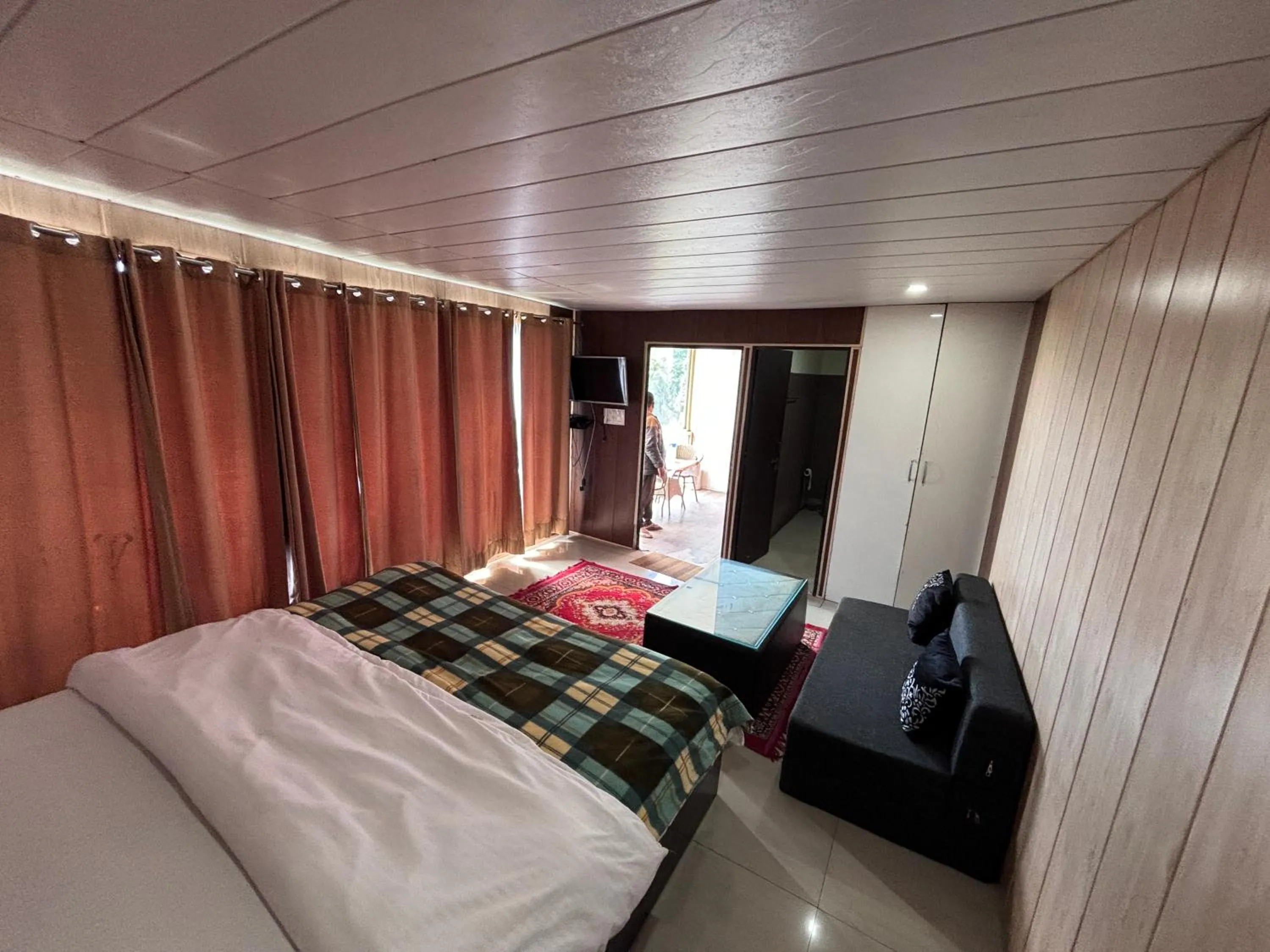 Bed in The Green Valley Resort Kanatal