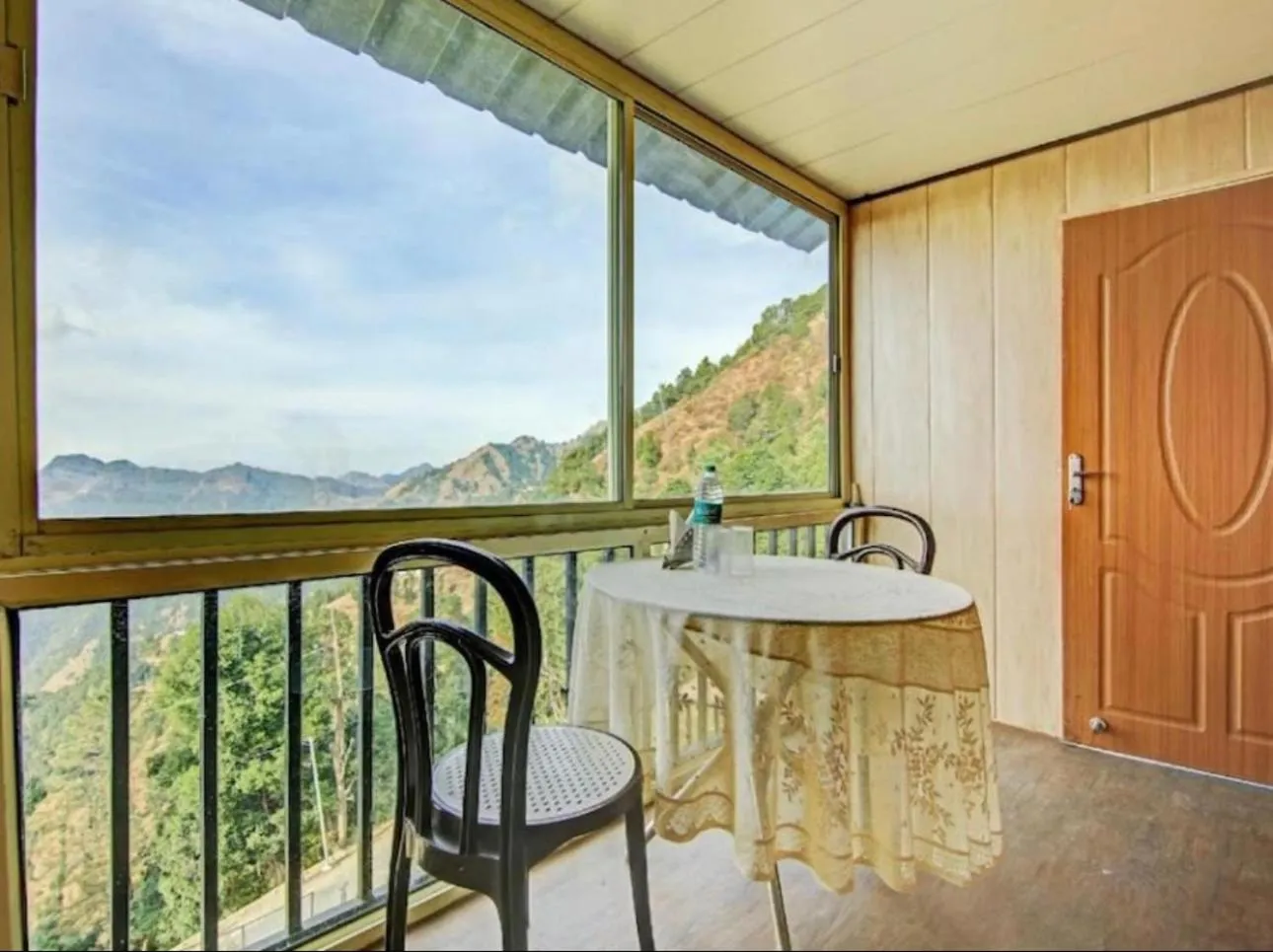 Day in The Green Valley Resort Kanatal