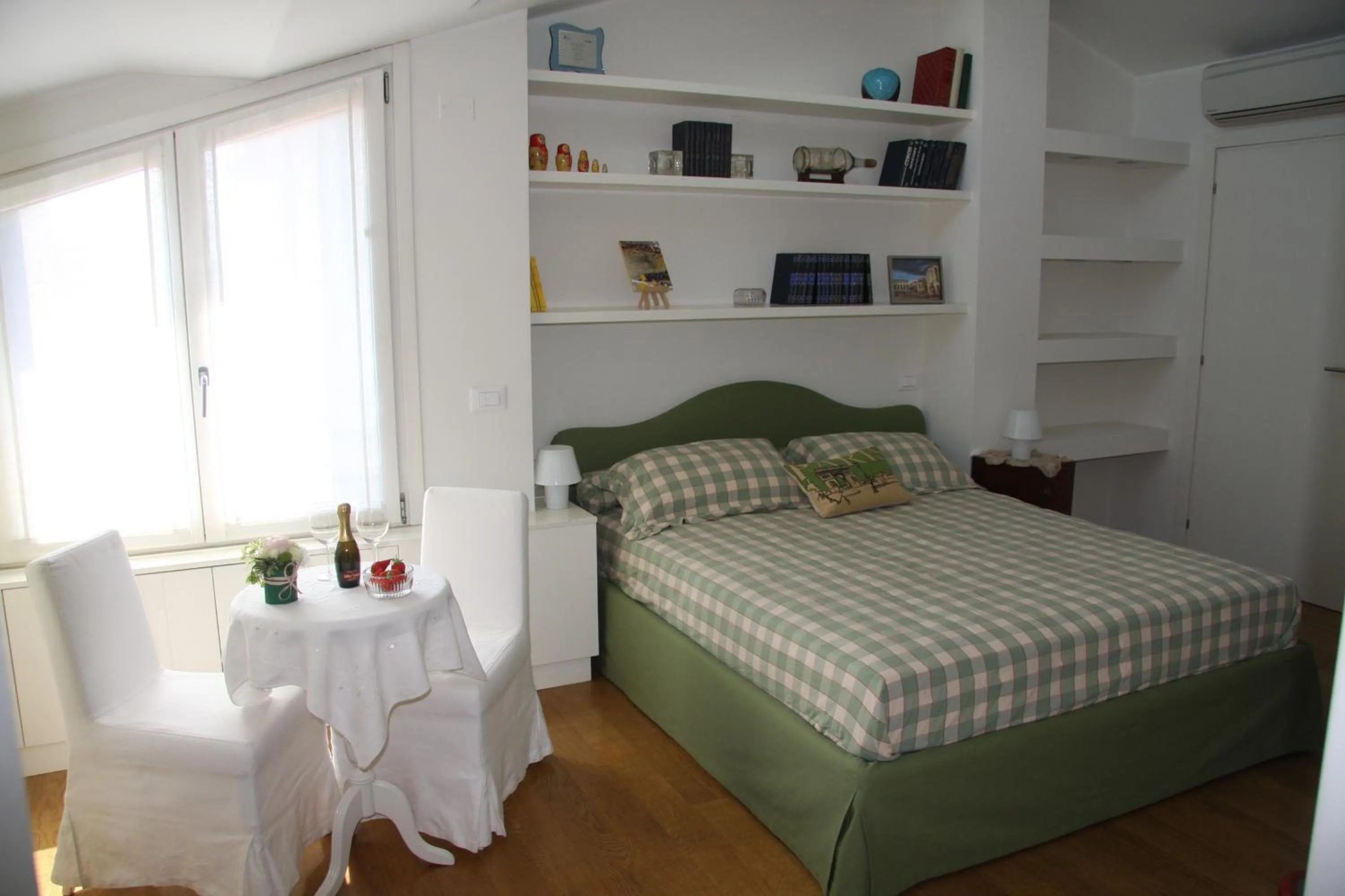 Photo of the whole room, Bed in B&B al 19