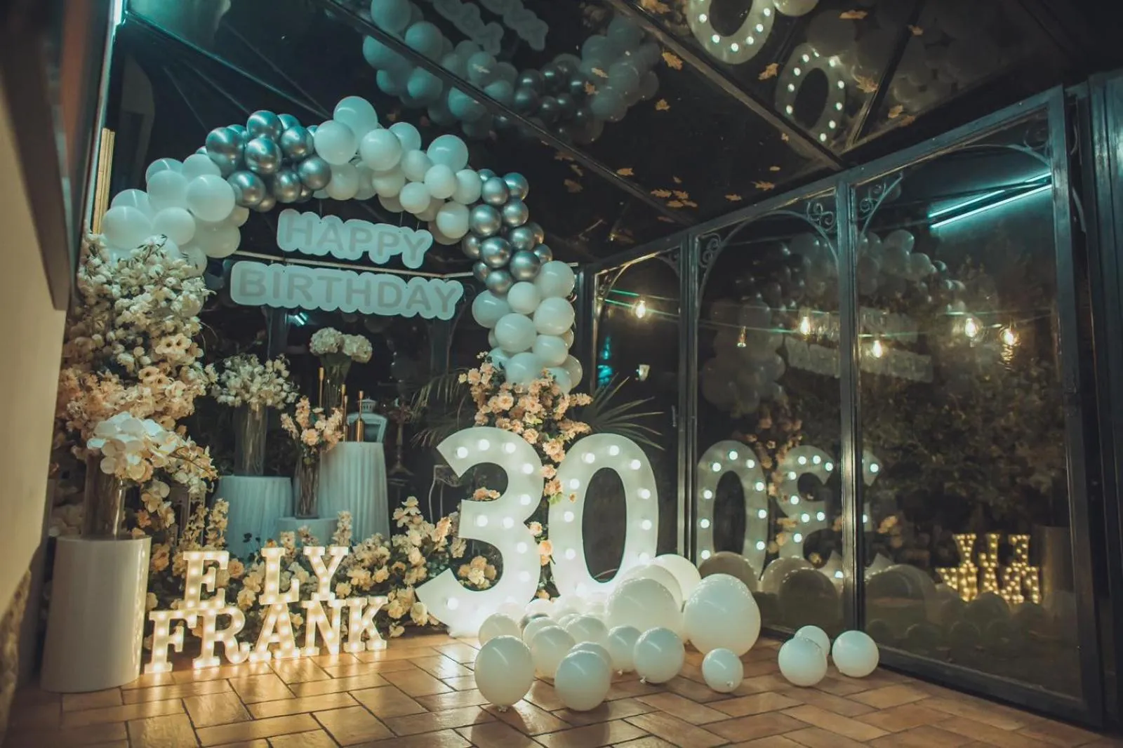 Decorative detail in Villa Sofia luxury home between Como and MIlano