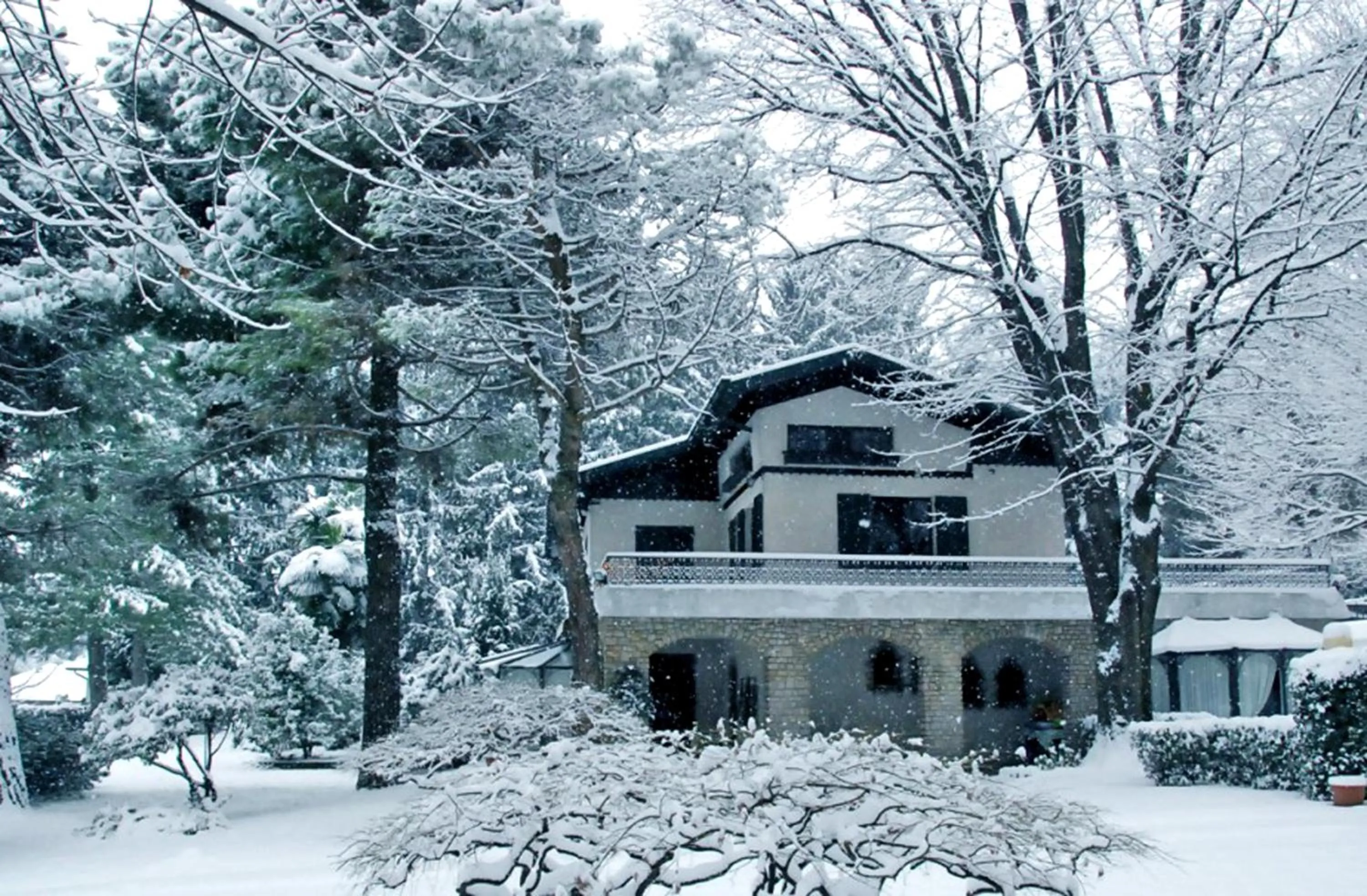 Facade/entrance in Villa Sofia luxury home between Como and MIlano