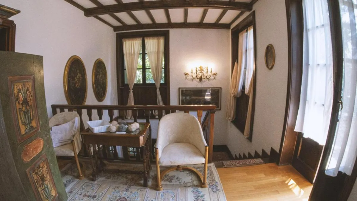 Living room in Villa Sofia luxury home between Como and MIlano