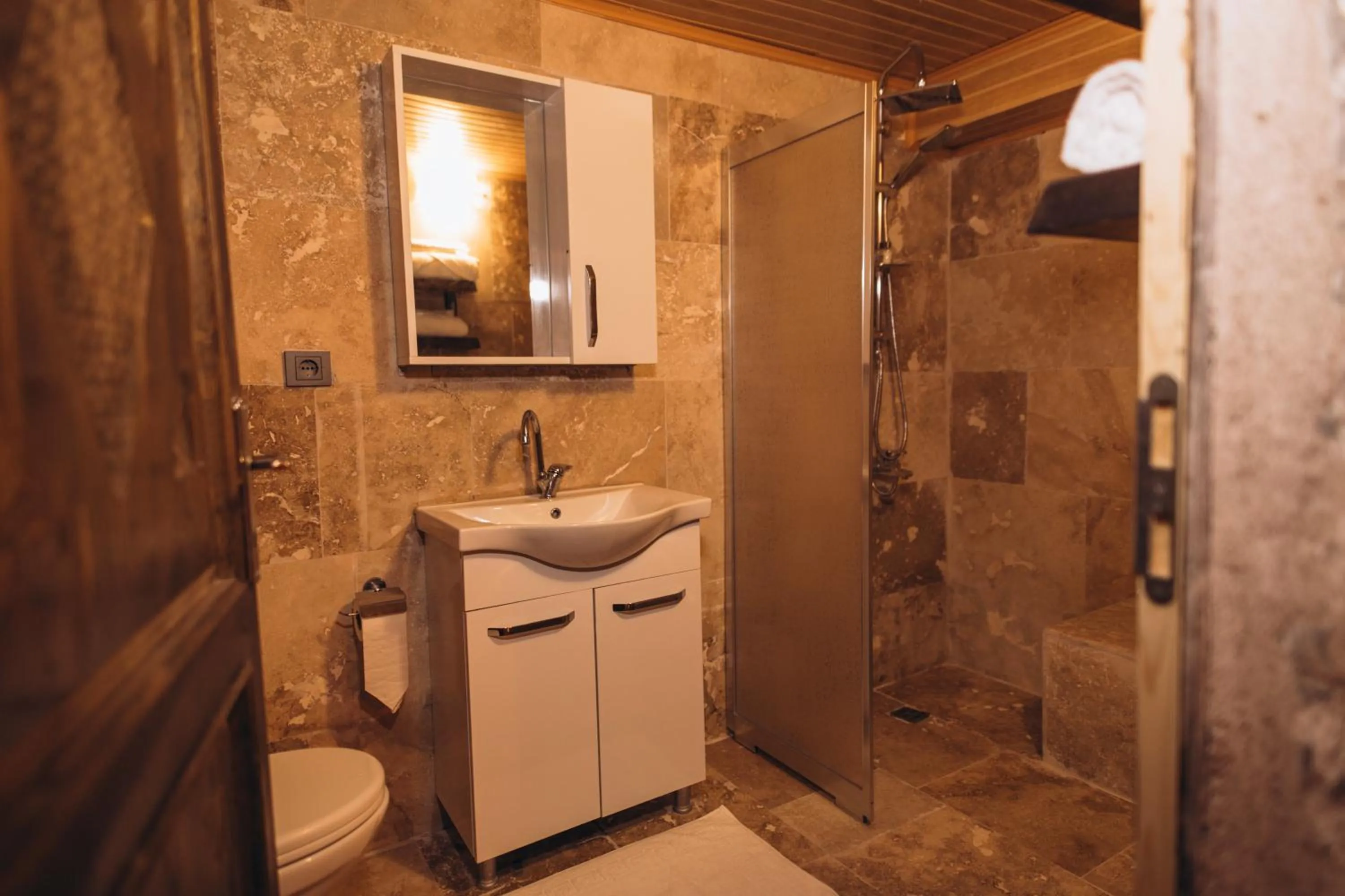 Shower in İsadora Cave Cappadocia