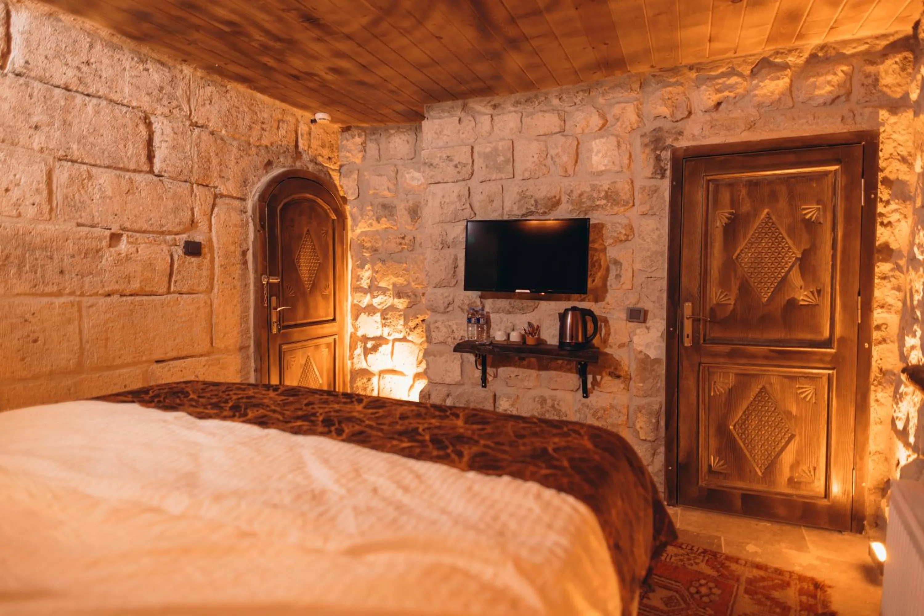 Bed in İsadora Cave Cappadocia
