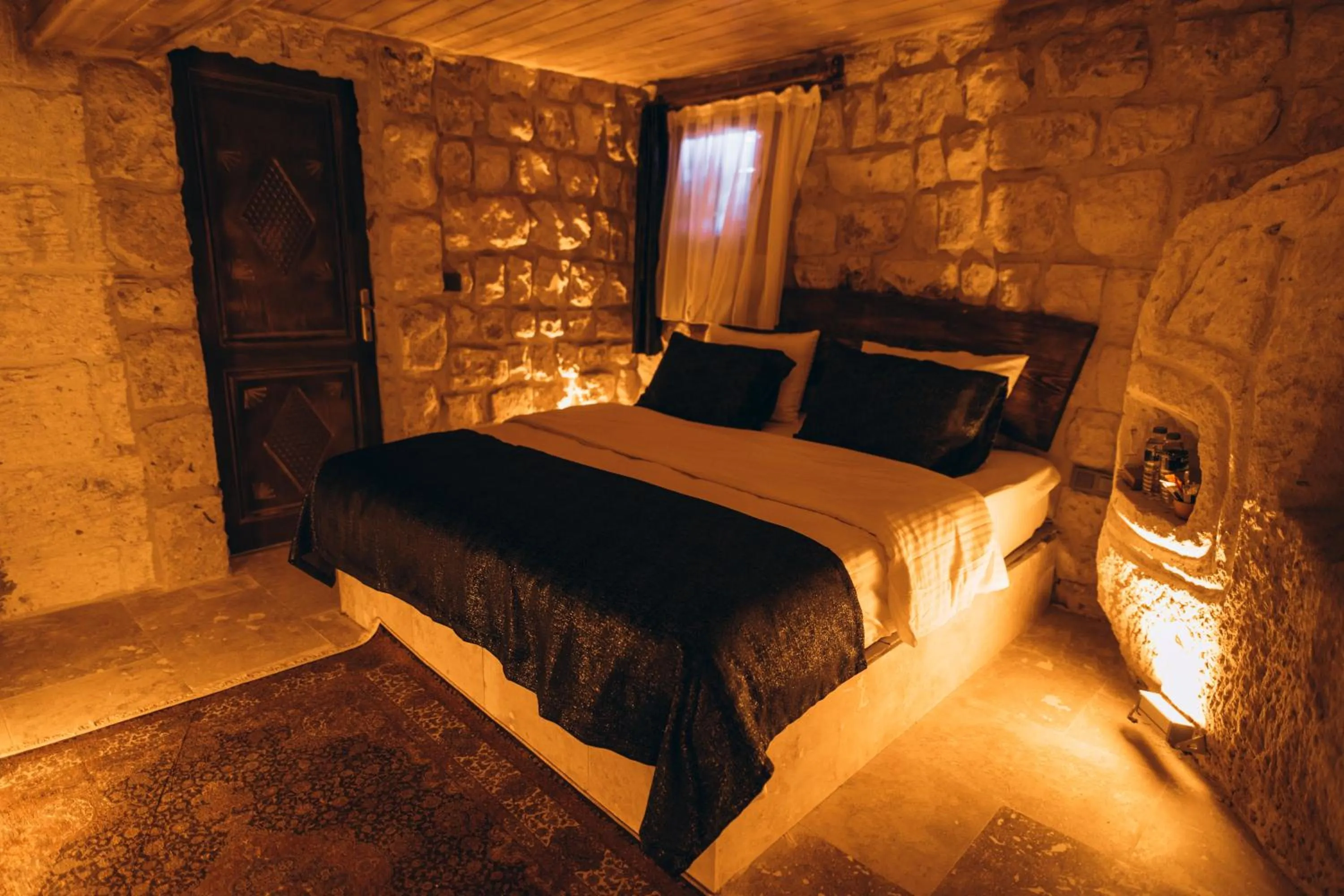 Bed in İsadora Cave Cappadocia