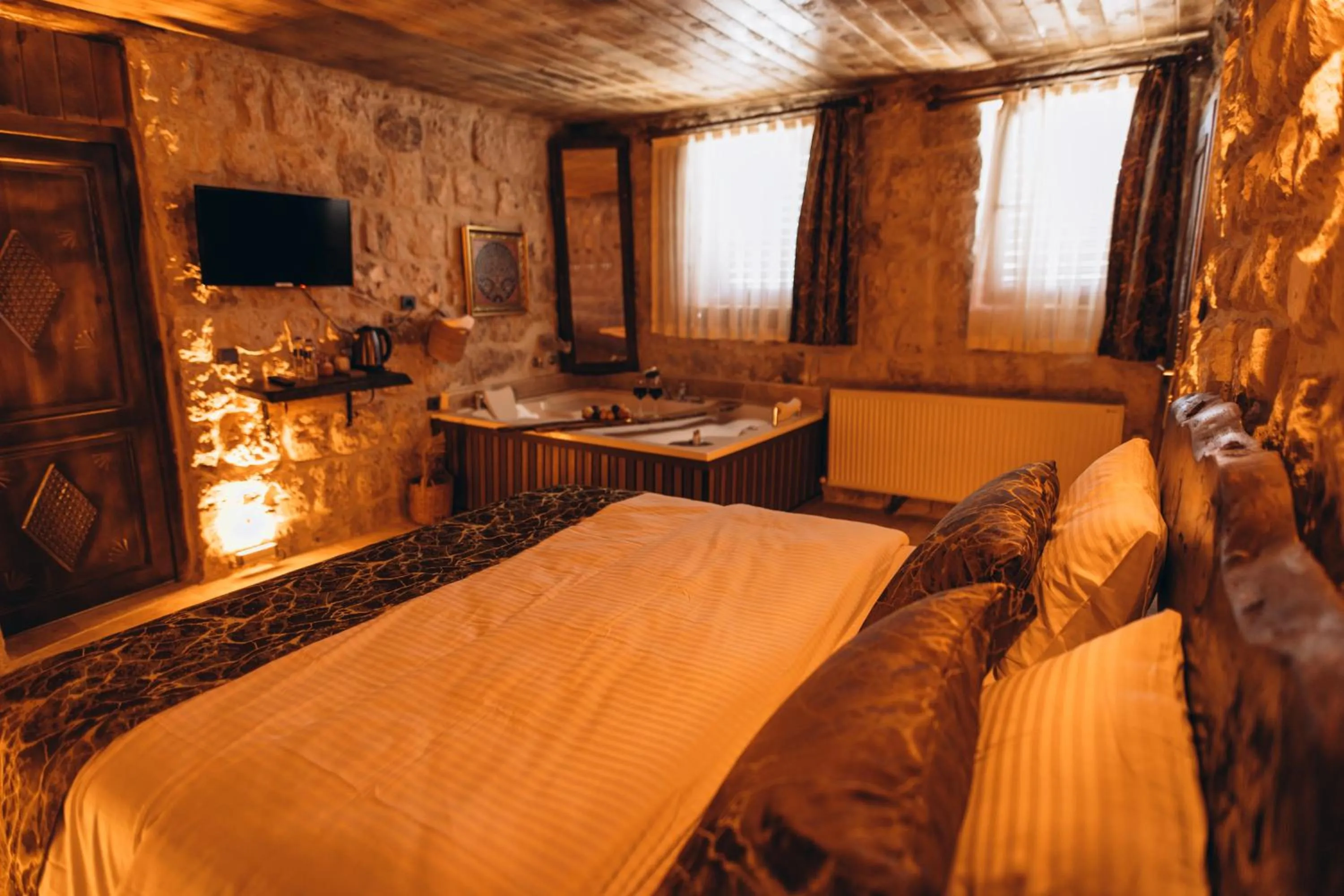 Bed in İsadora Cave Cappadocia