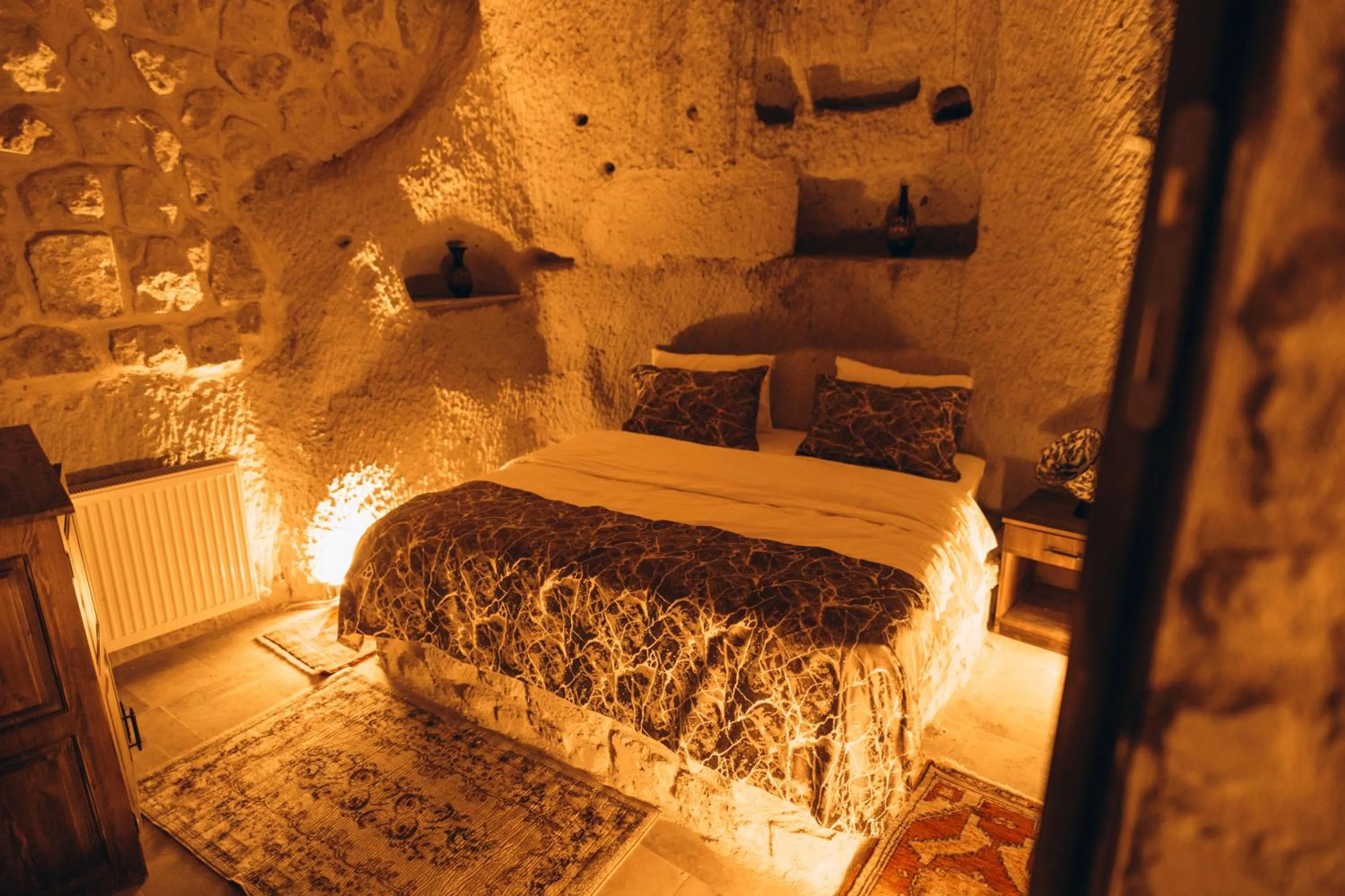 Bed in İsadora Cave Cappadocia