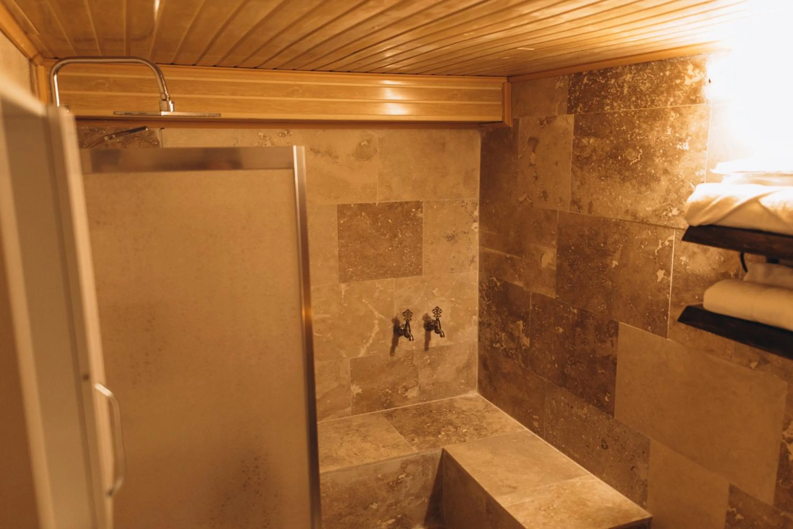 Shower in İsadora Cave Cappadocia