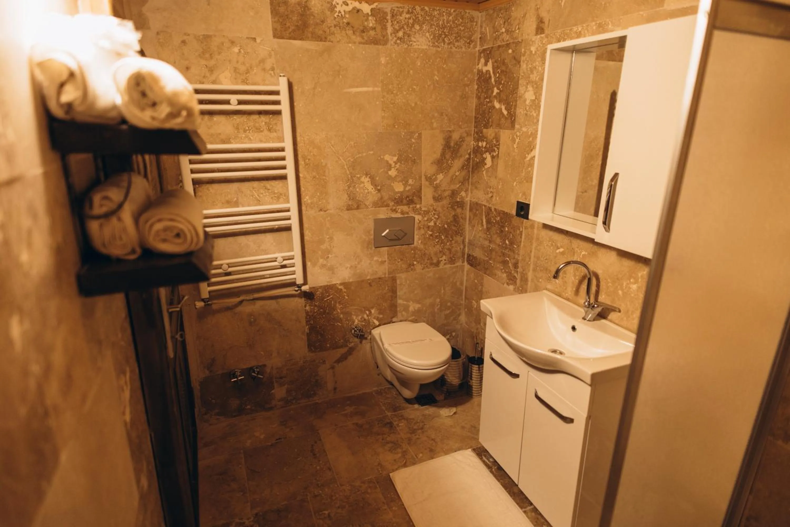 Shower in İsadora Cave Cappadocia