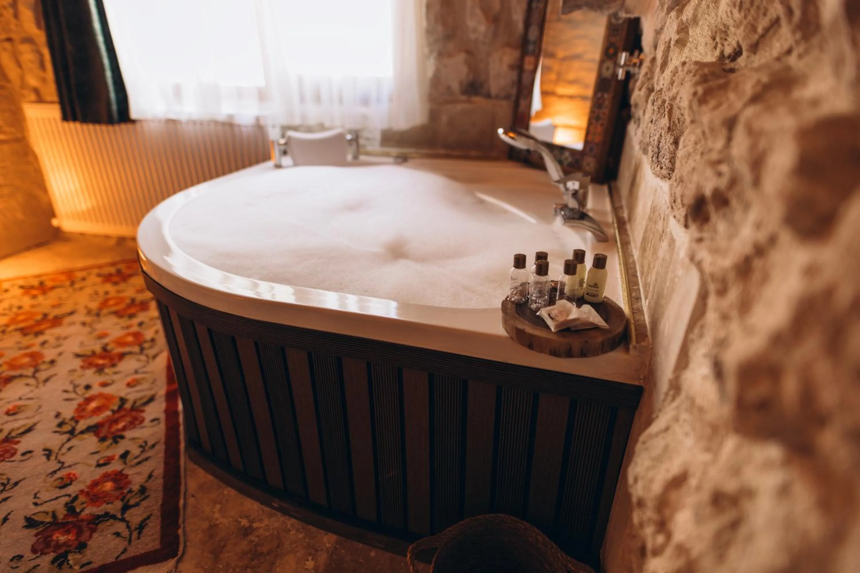 Hot Tub in İsadora Cave Cappadocia