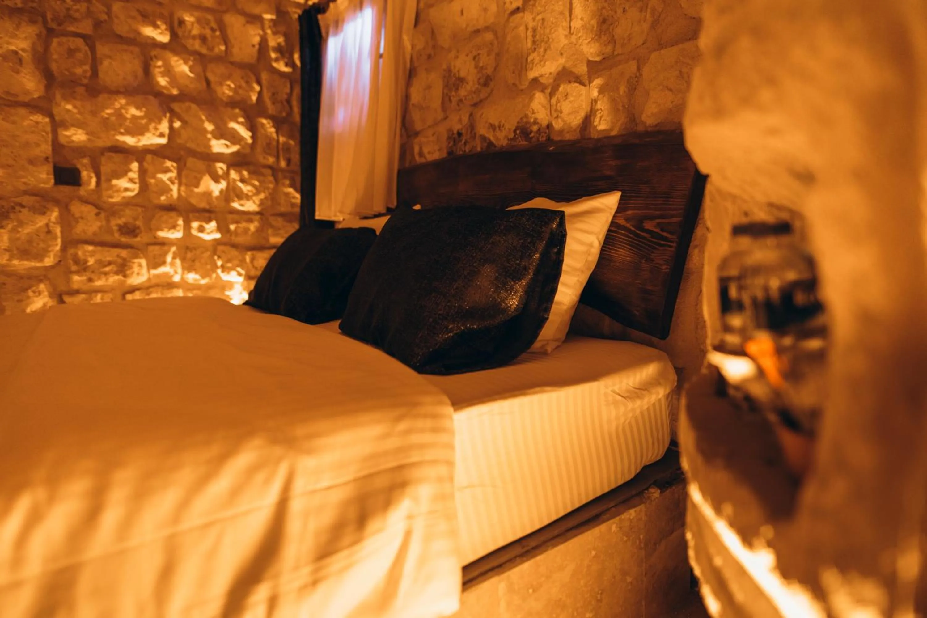 Bed in İsadora Cave Cappadocia