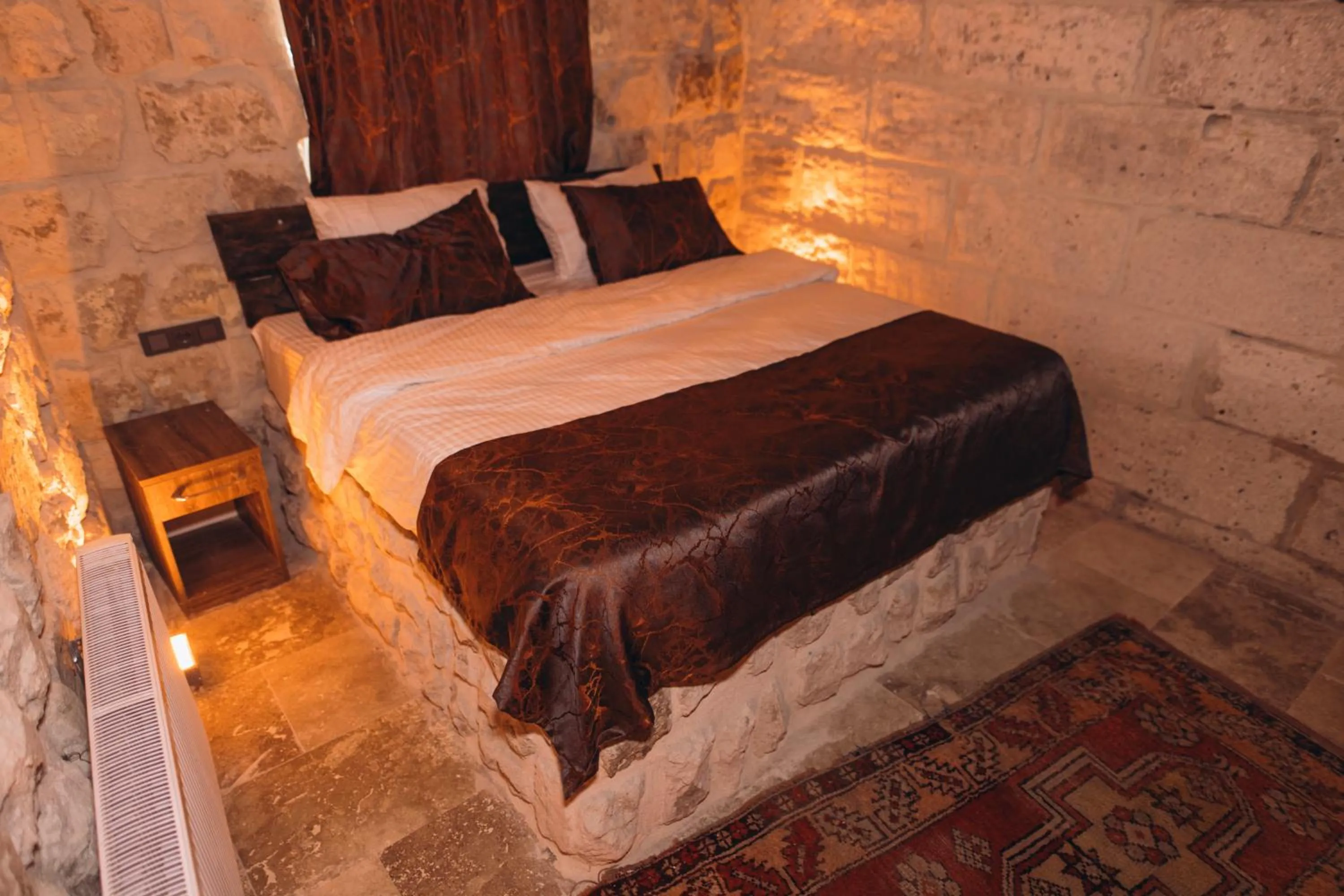 Bed in İsadora Cave Cappadocia
