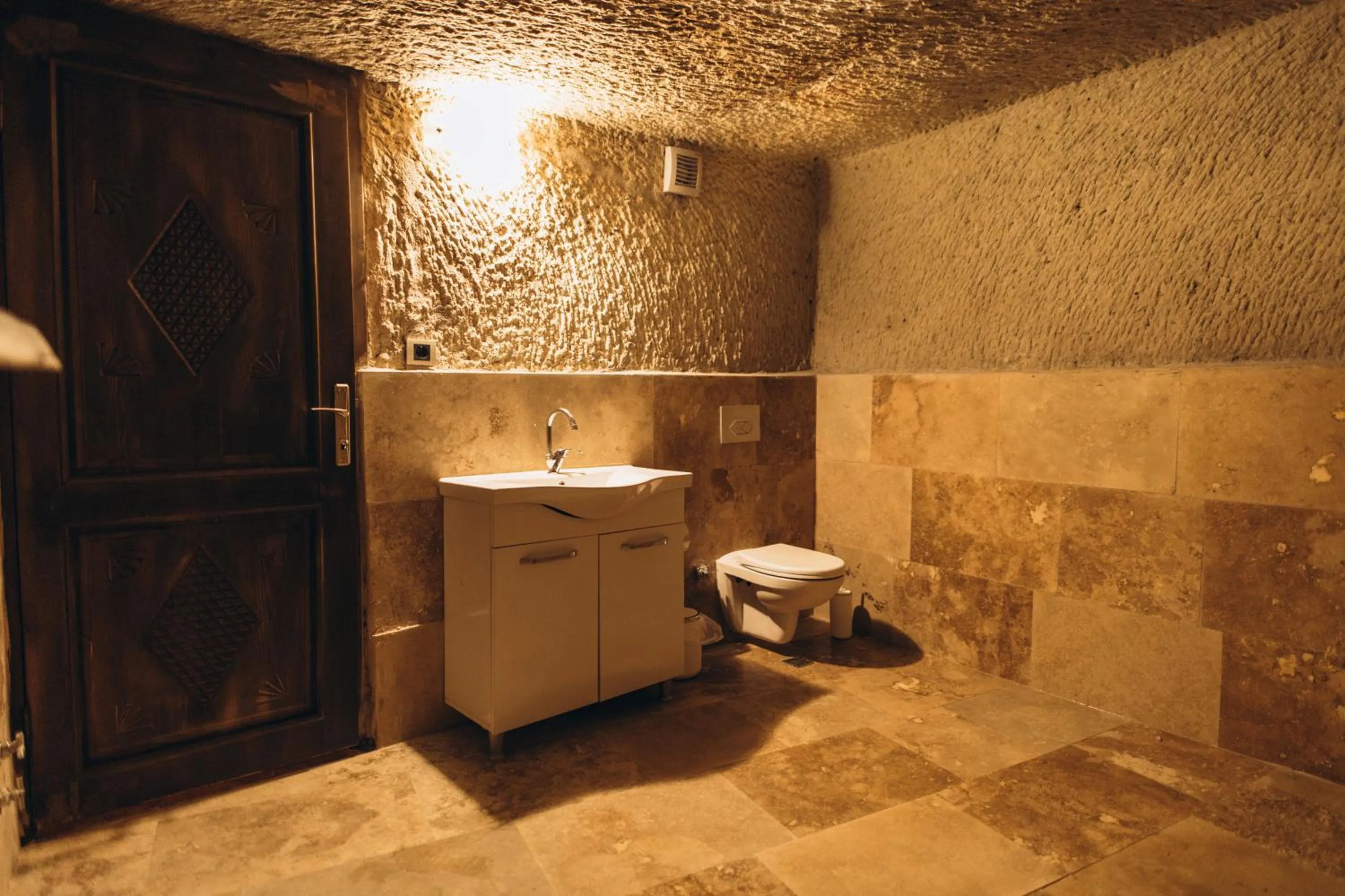 Shower in İsadora Cave Cappadocia