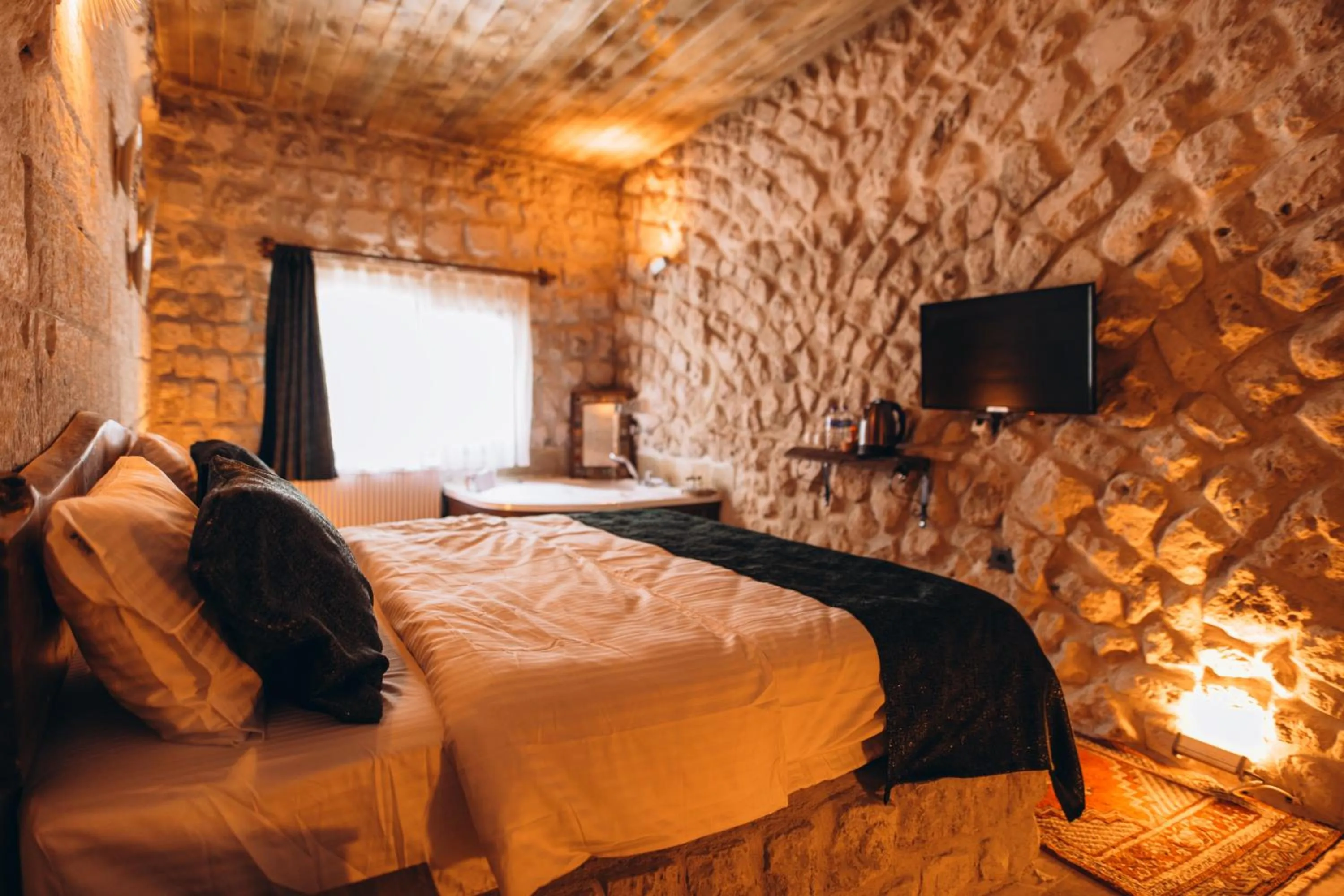 Bed in İsadora Cave Cappadocia