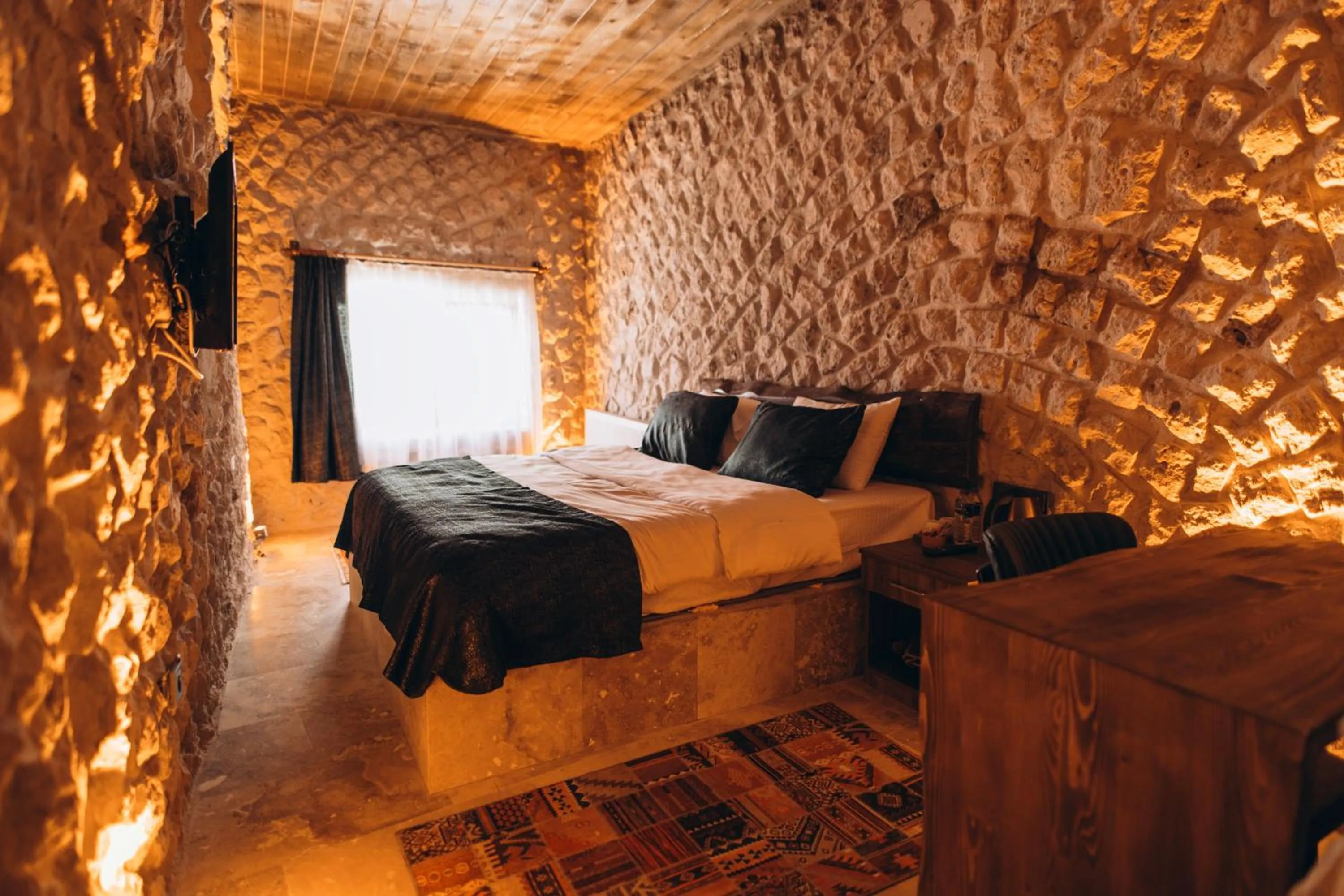 Bed in İsadora Cave Cappadocia
