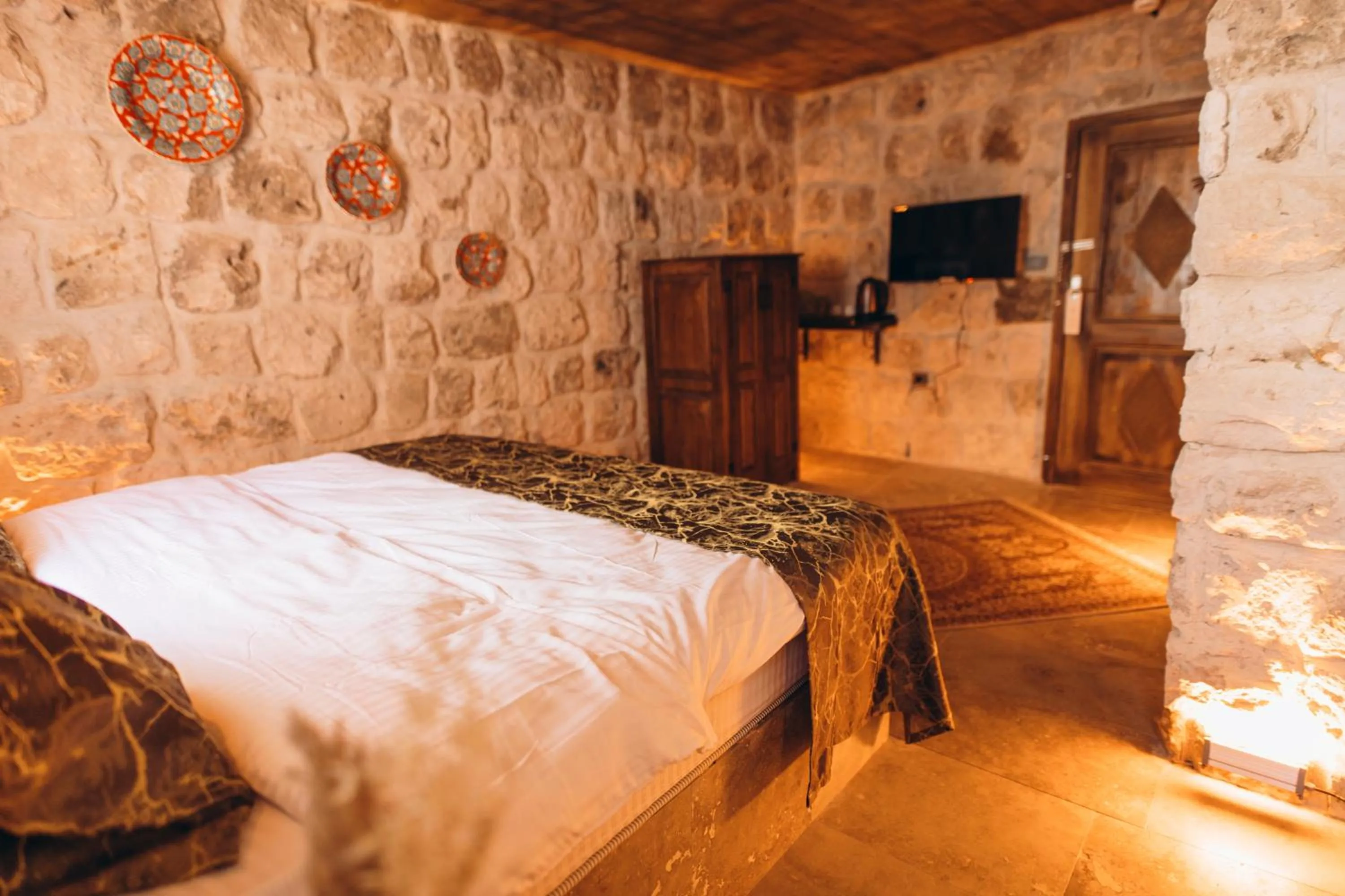 Bed in İsadora Cave Cappadocia