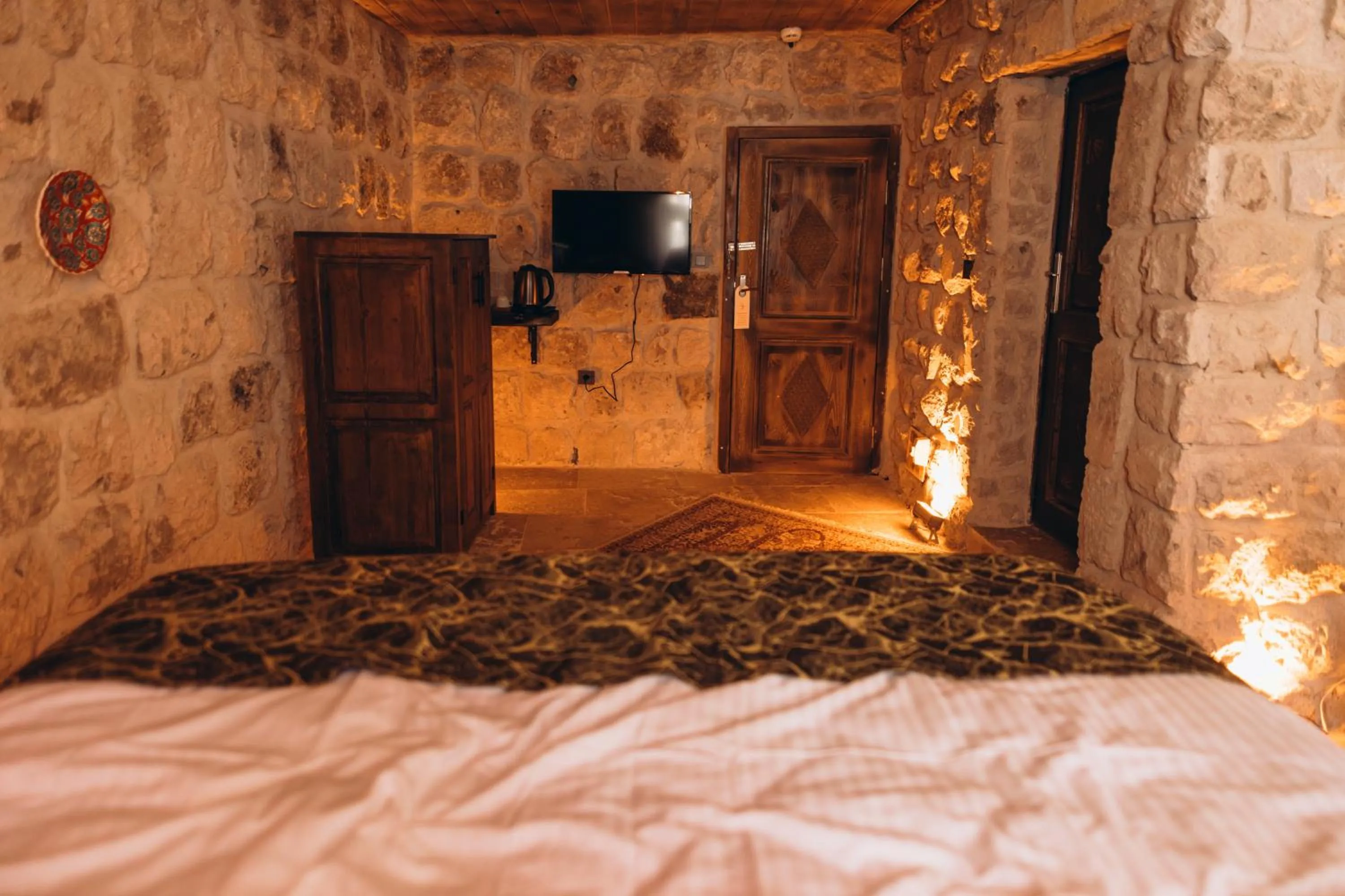 Bed in İsadora Cave Cappadocia
