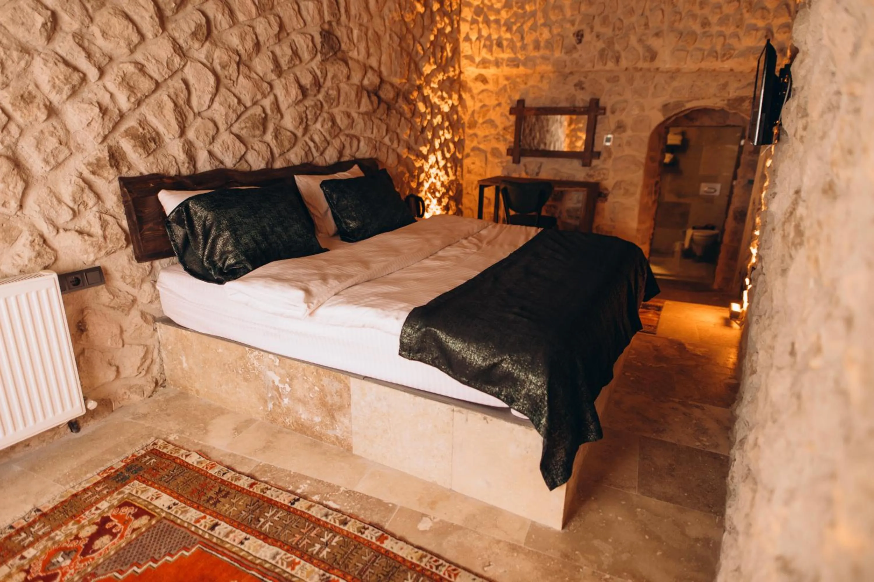 Bed in İsadora Cave Cappadocia