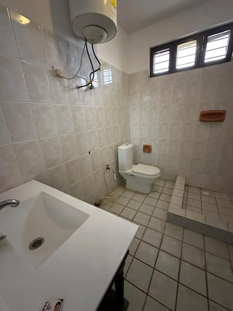 Shower in New Funguni Lodge