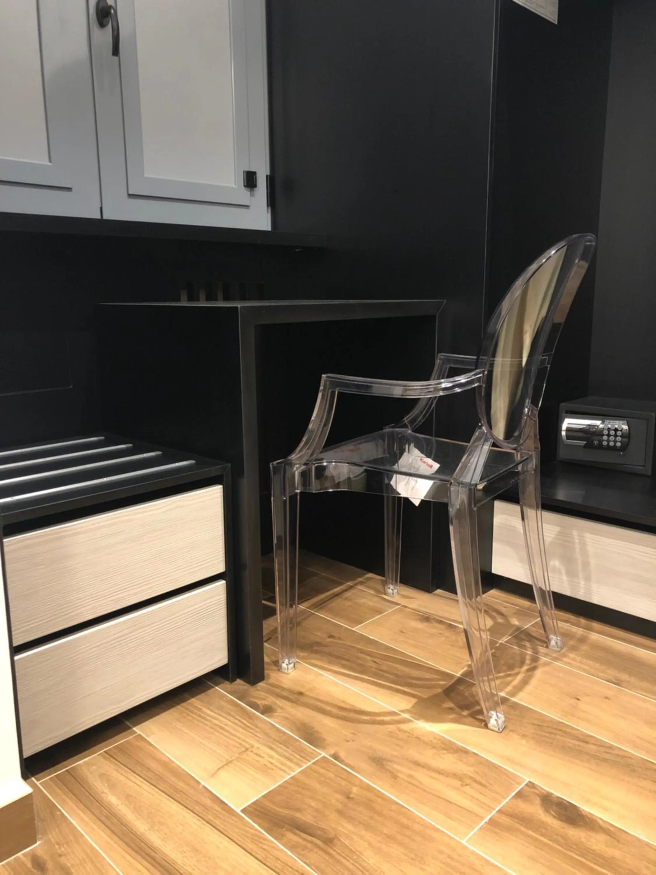 Seating area in Tropicana Room