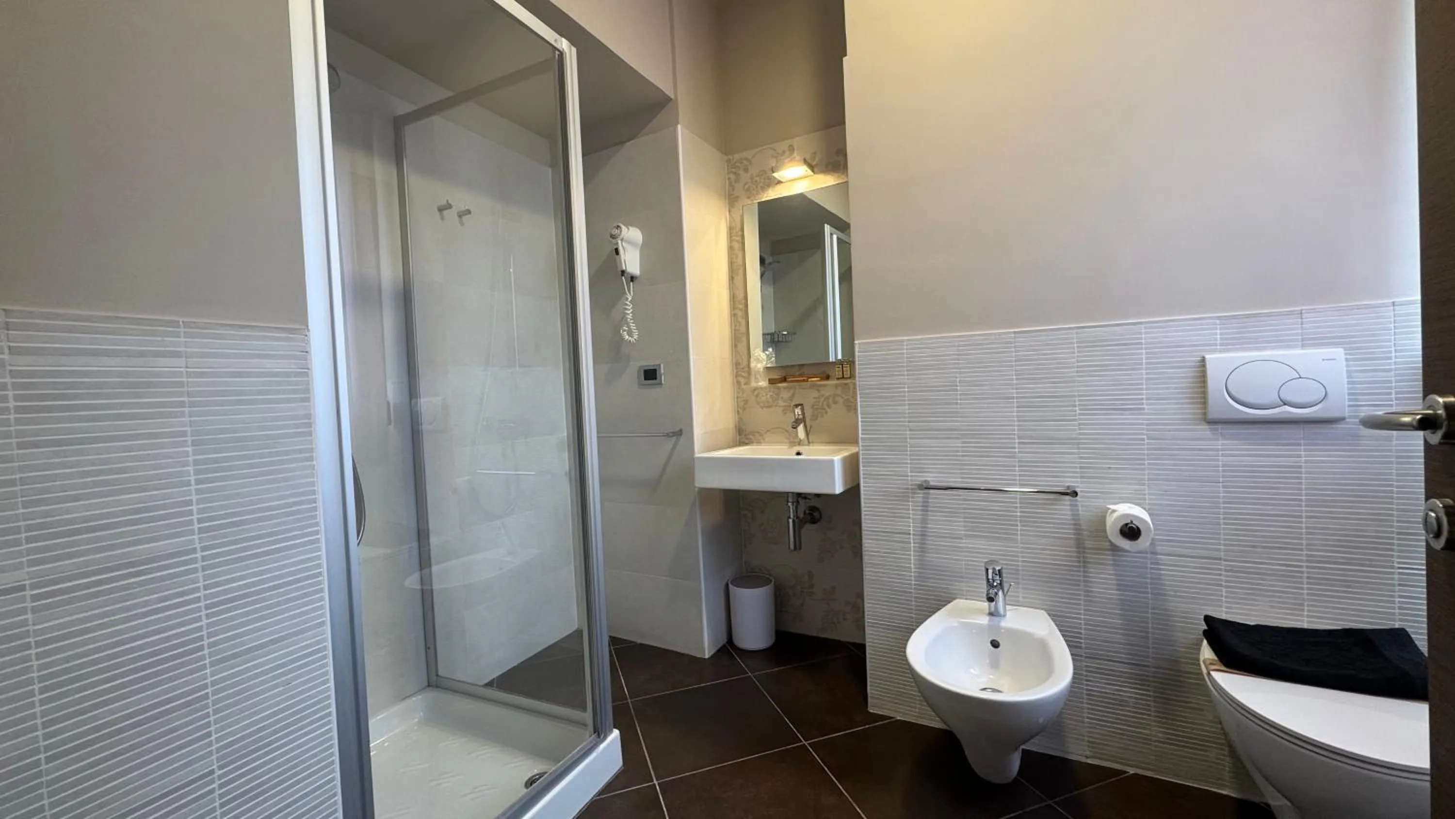 Shower in Tropicana Room