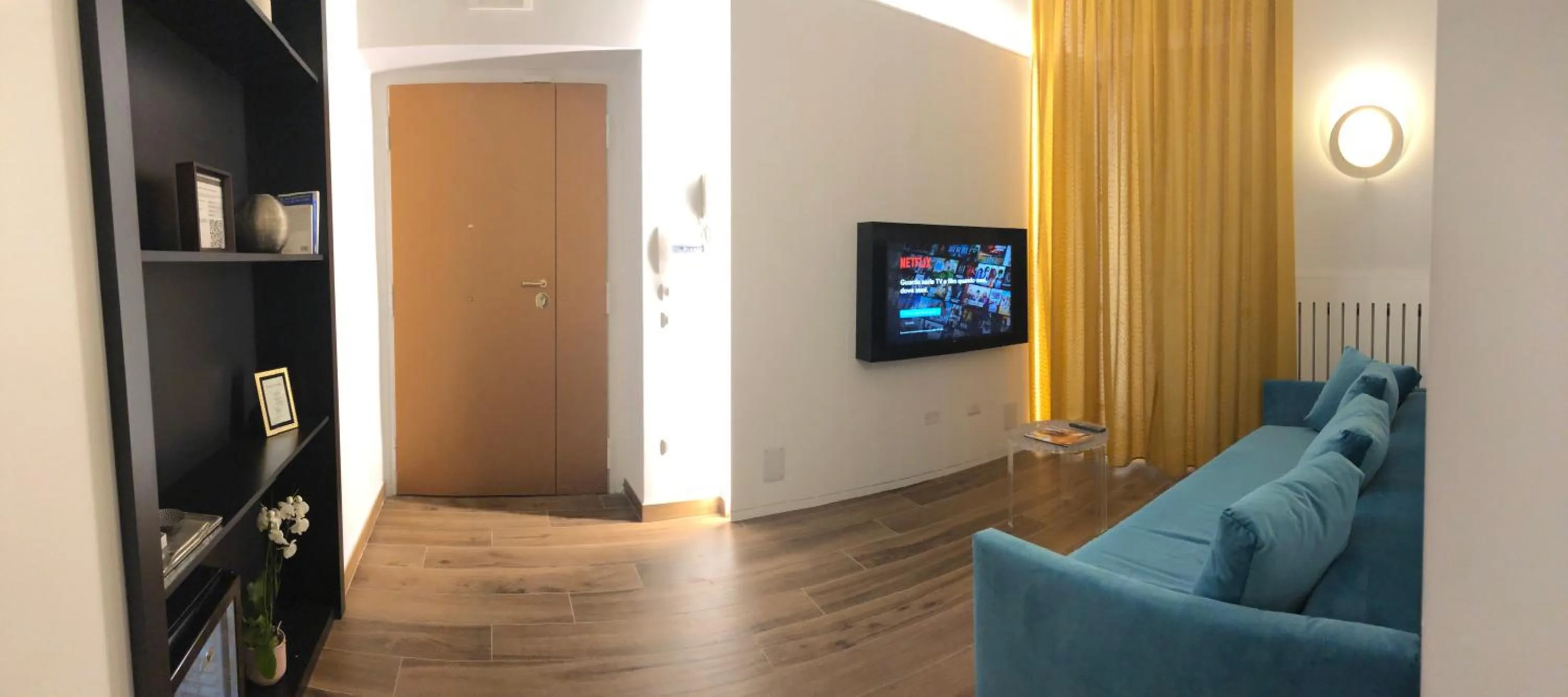 TV and multimedia in Tropicana Room