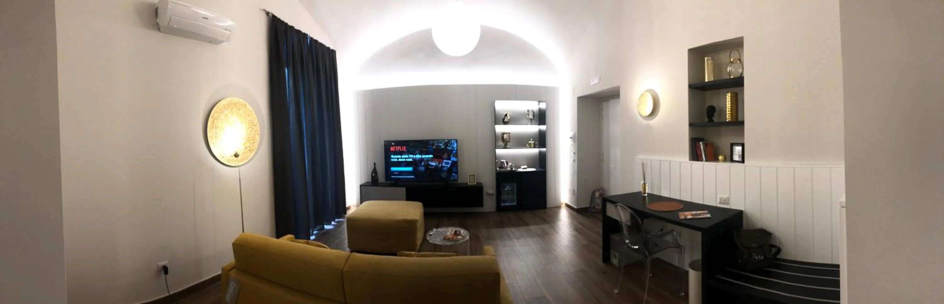 Living room in Tropicana Room