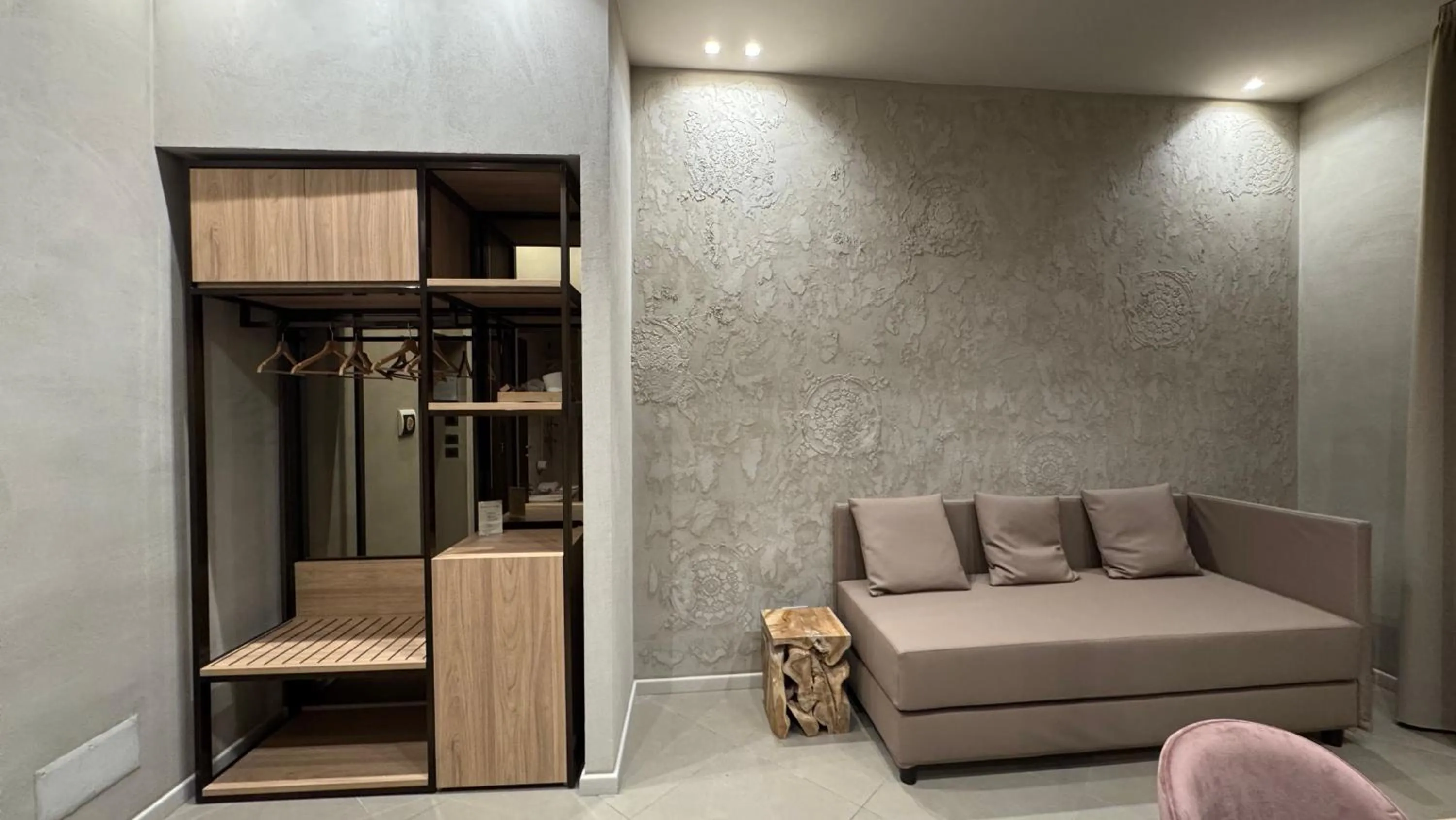 Living room in Tropicana Room