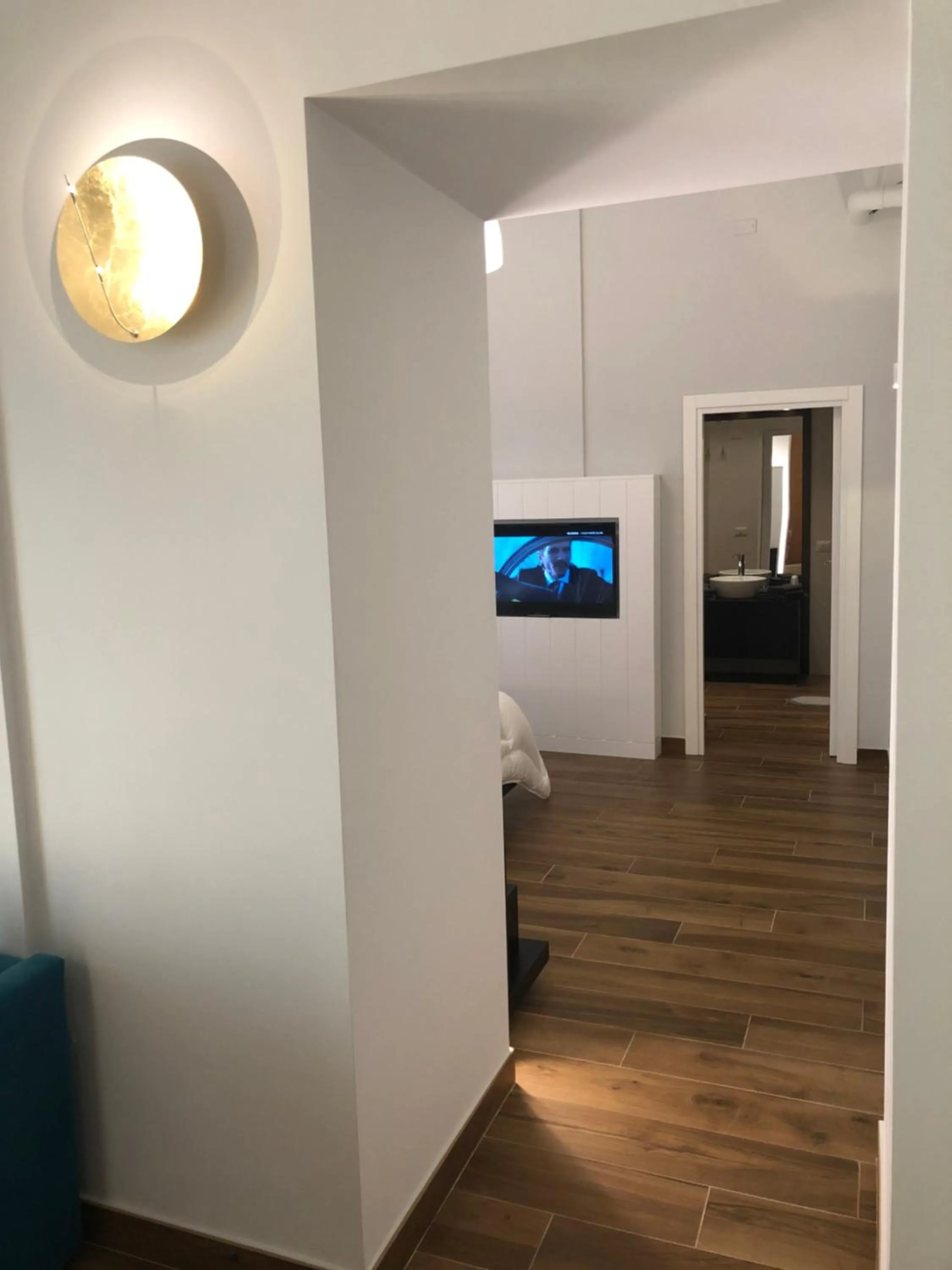 Photo of the whole room in Tropicana Room