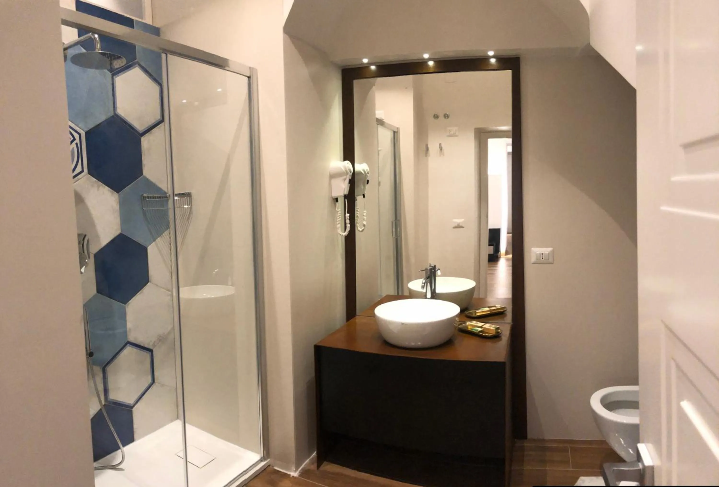 Shower in Tropicana Room