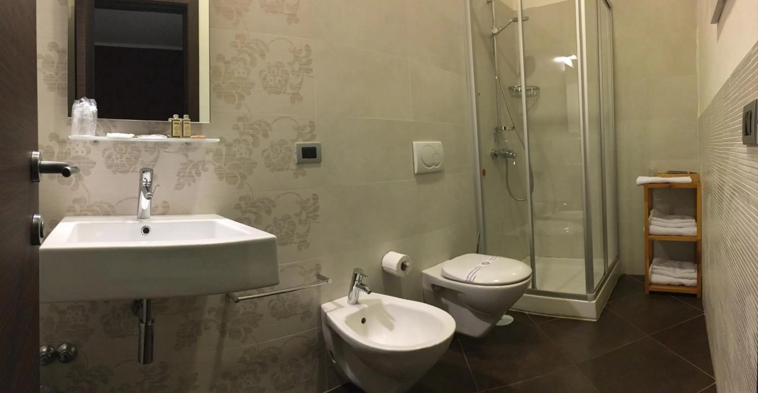 Bathroom in Tropicana Room