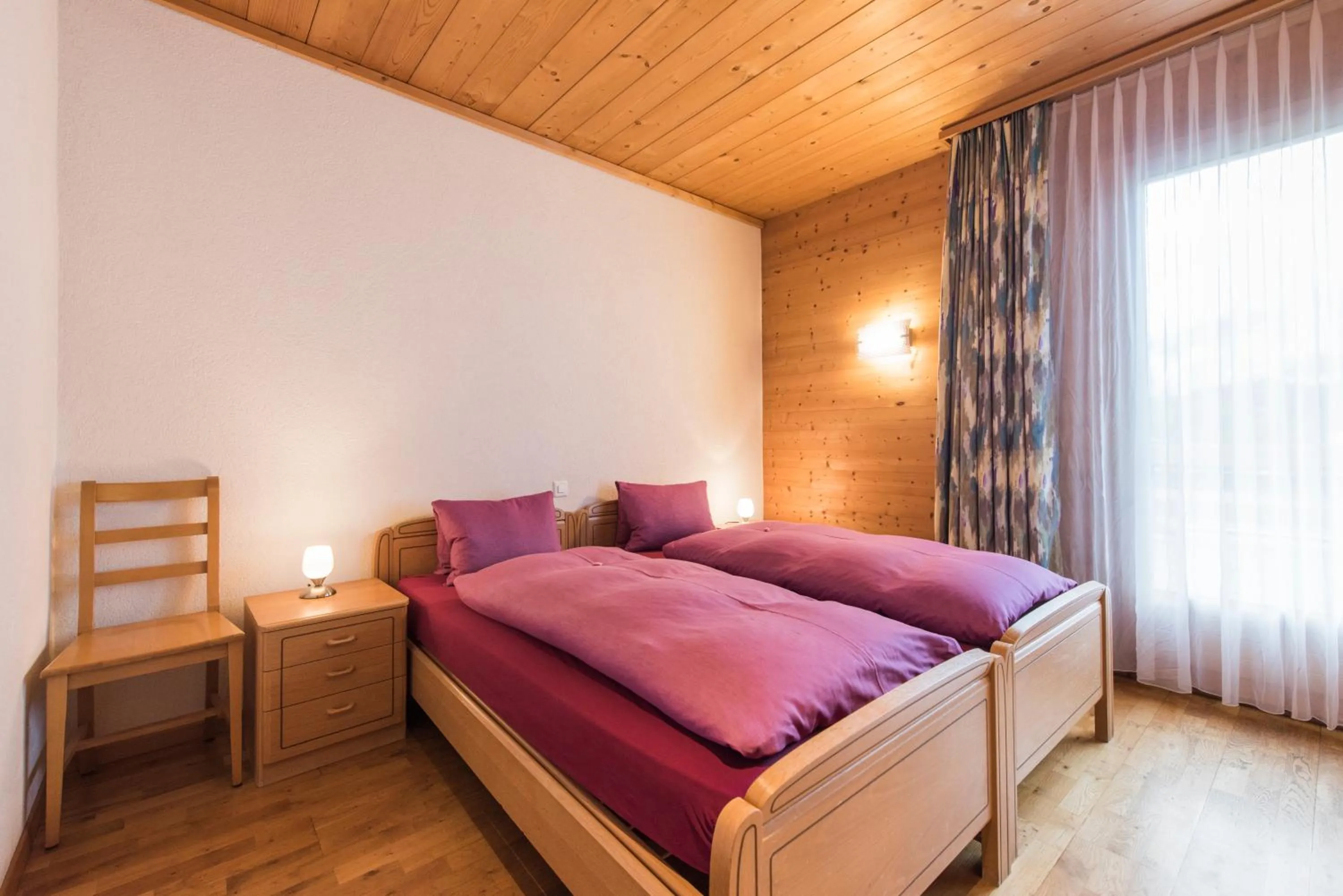 Bed in Hotel Alpenrose beim Ballenberg