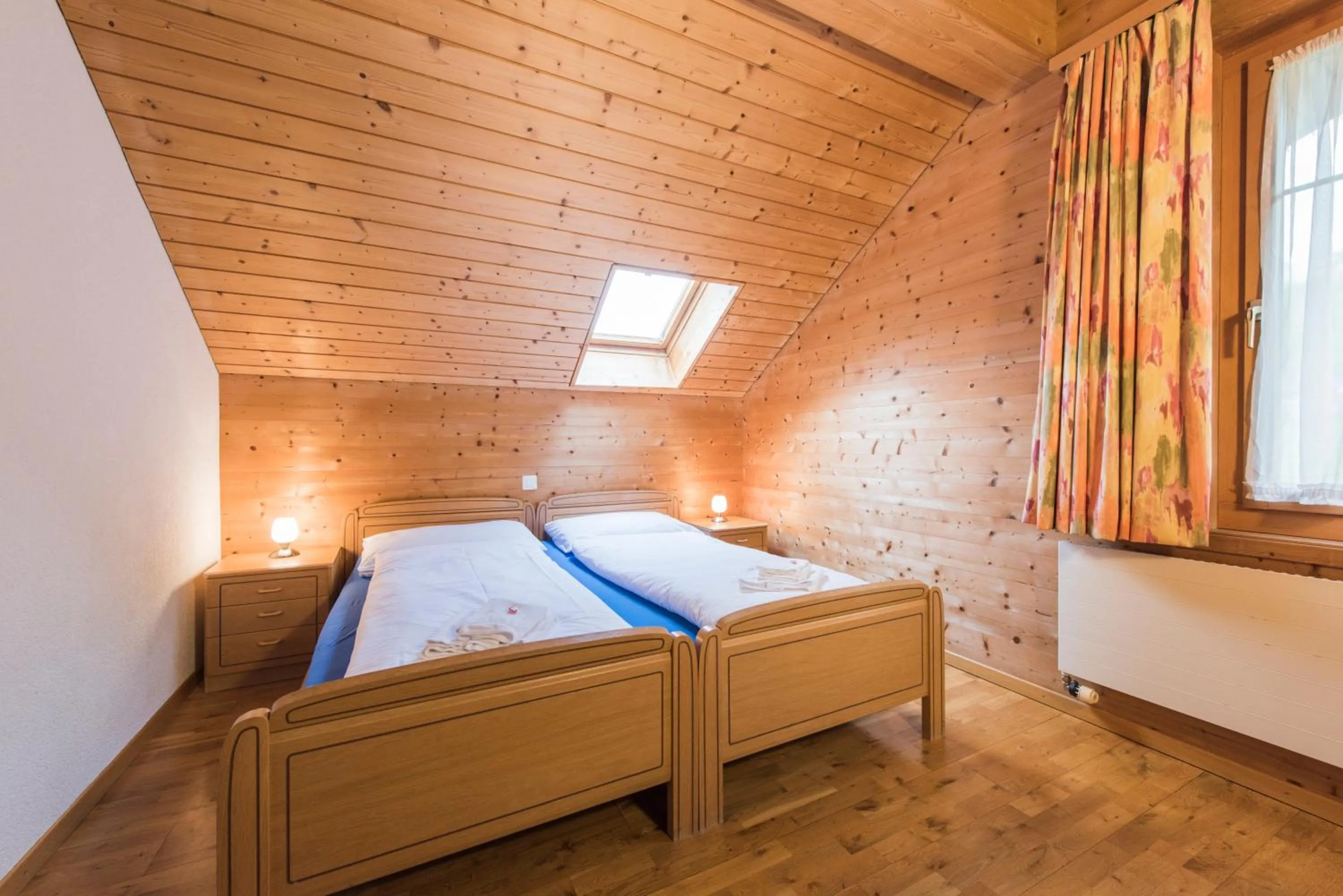 Bed in Hotel Alpenrose beim Ballenberg