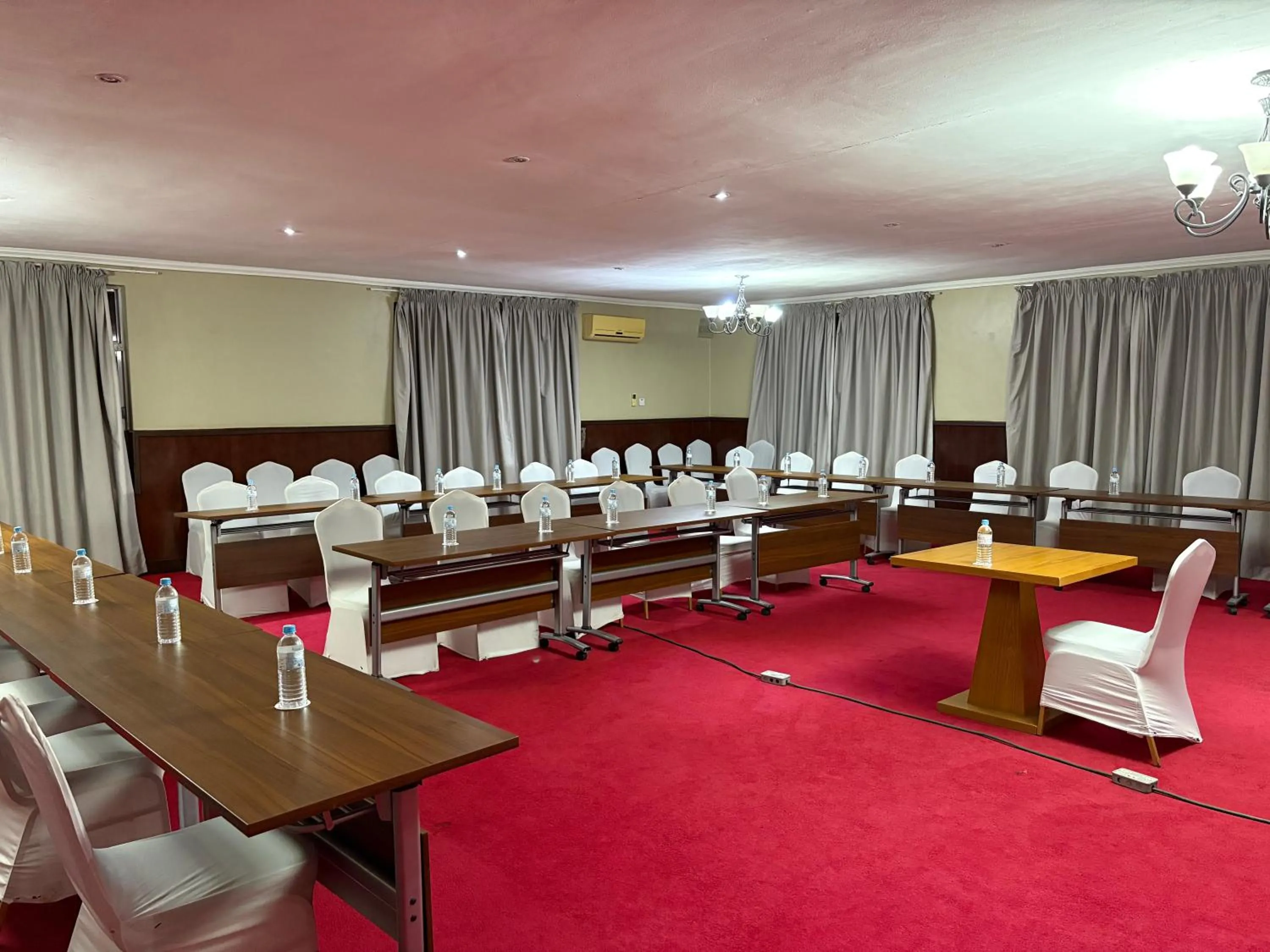 Meeting/conference room in Serendib Suites and Conference Center