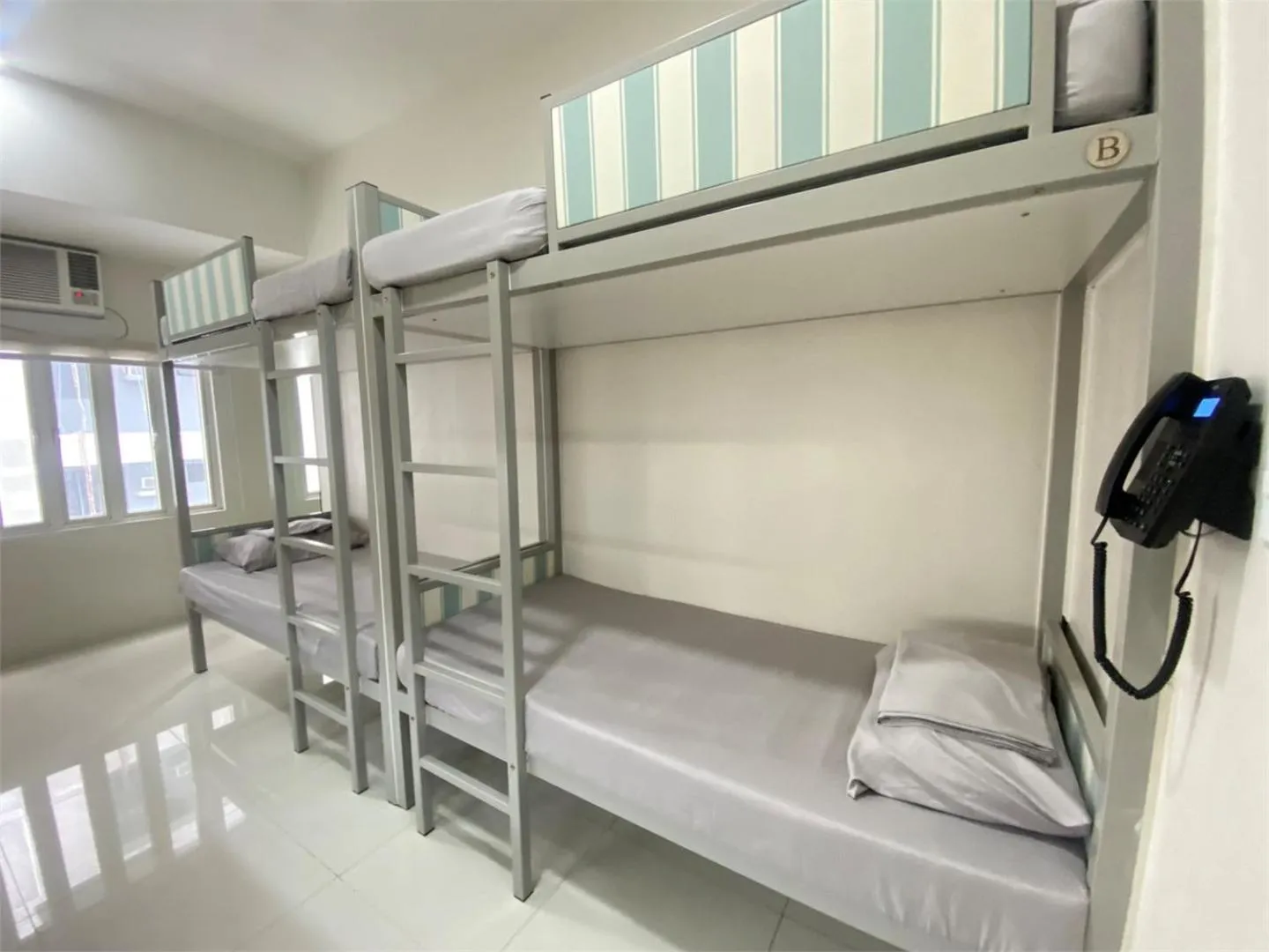 Photo of the whole room, Bed in UHome Lacson