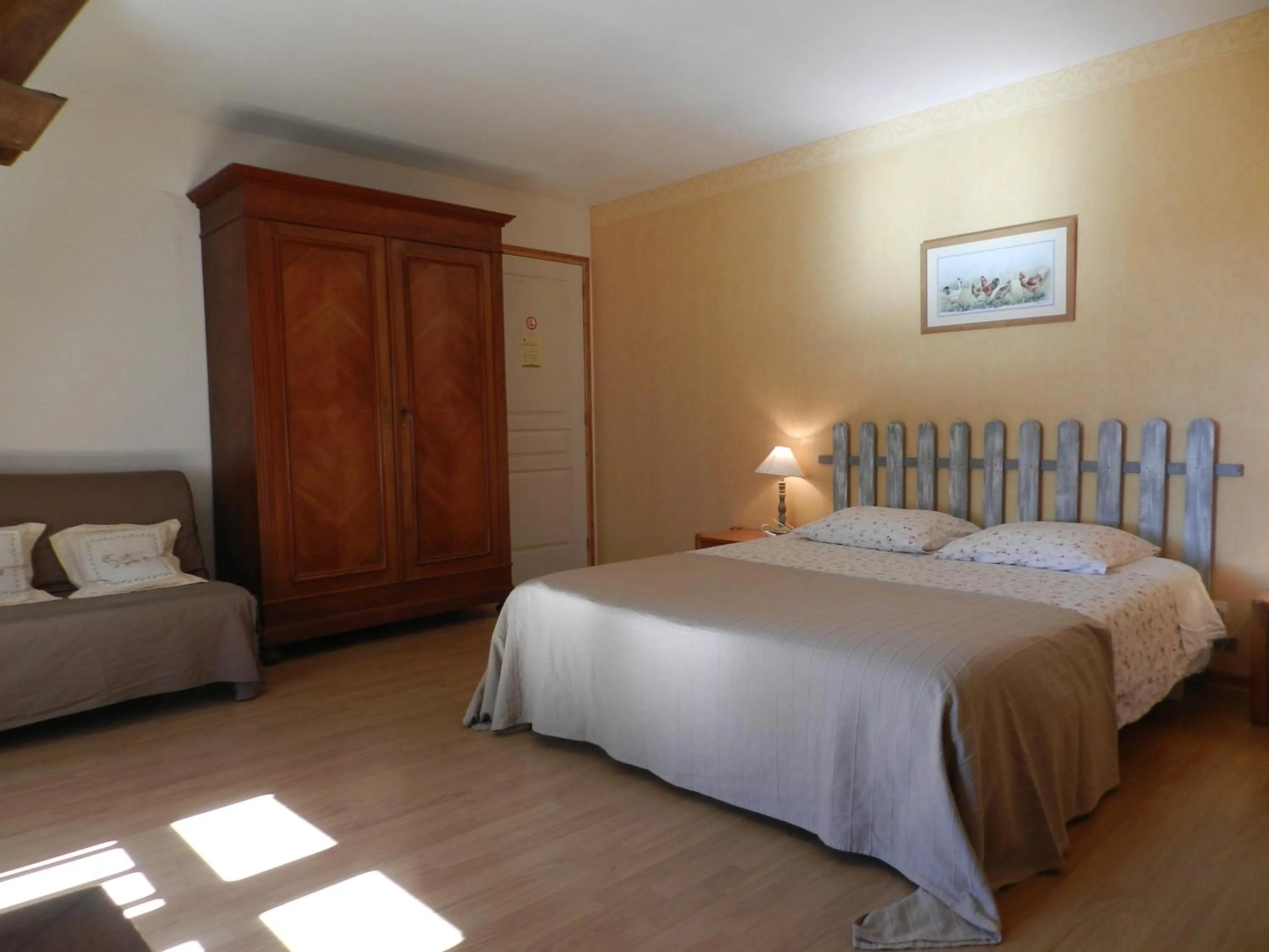 Photo of the whole room, Bed in La Ferme Montplaisir