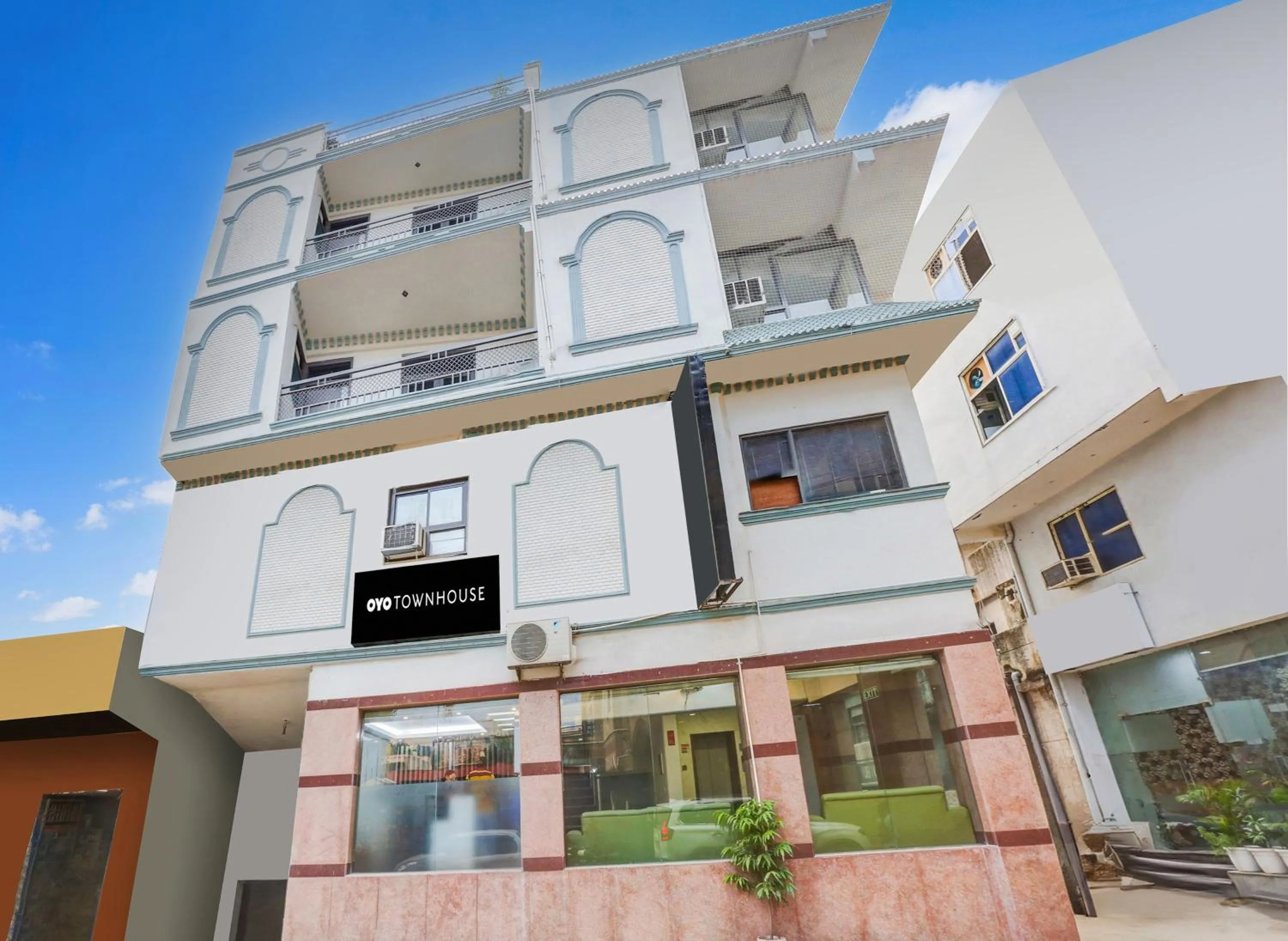 Facade/entrance in Collection O Harmony Stay