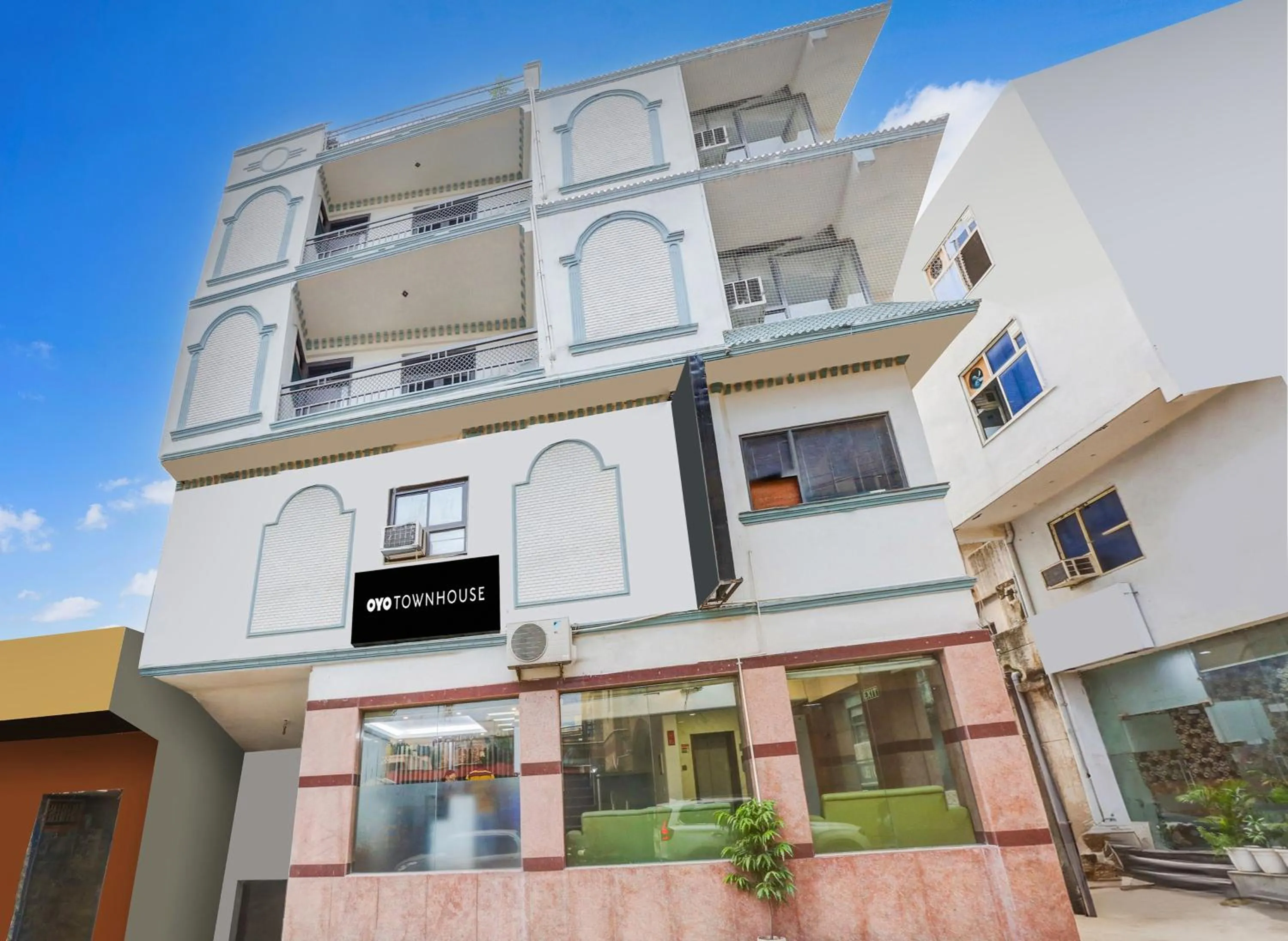 Facade/entrance in Collection O Harmony Stay