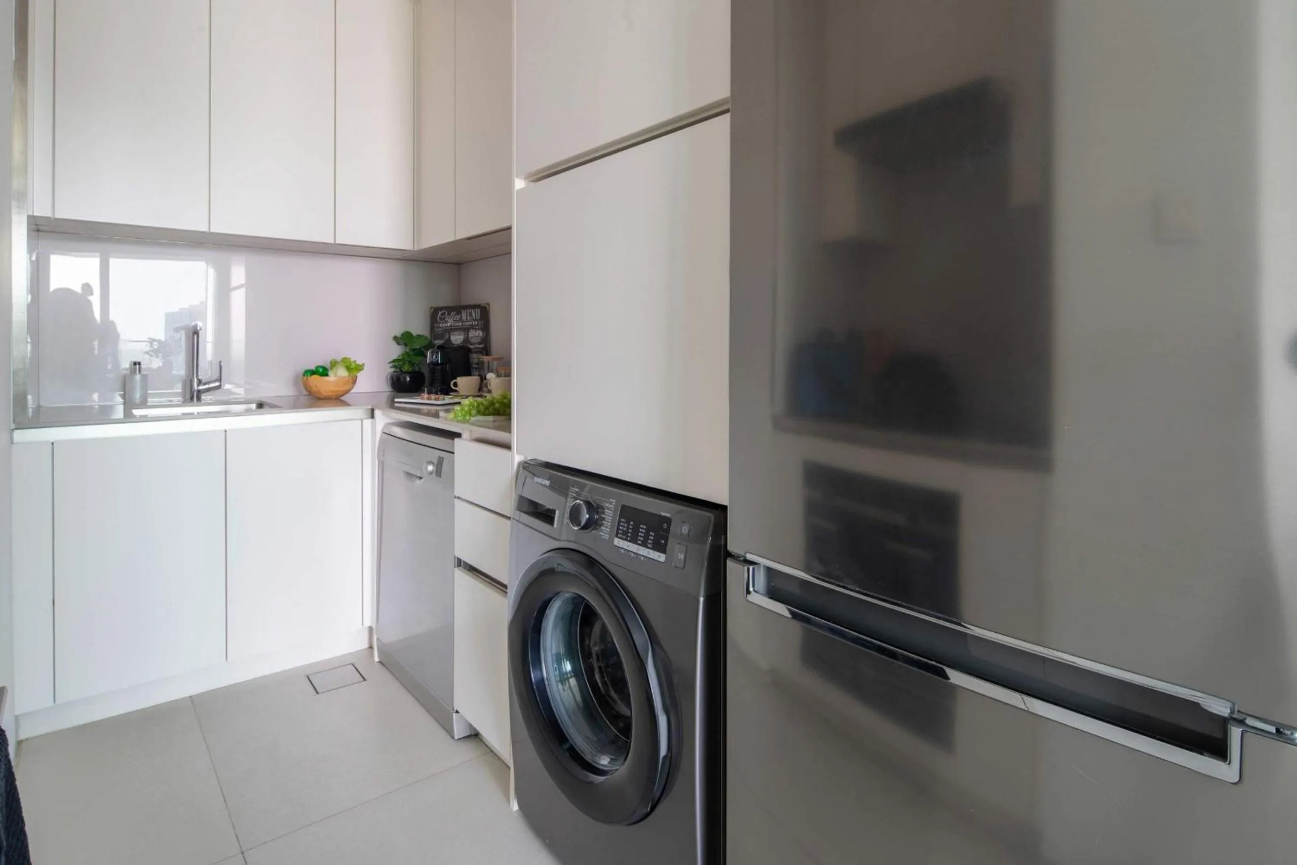 Kitchen or kitchenette in Frank Porter - The Address JBR