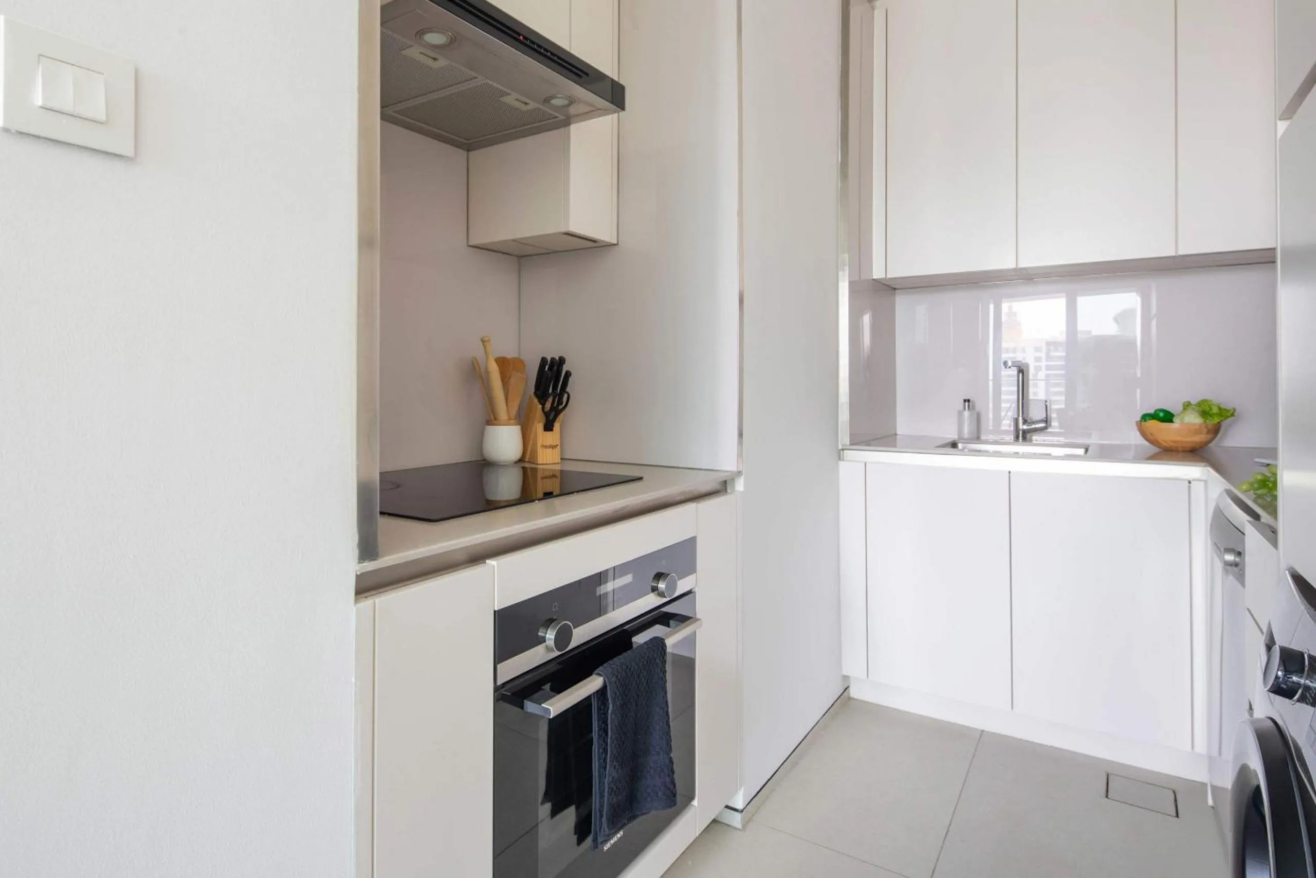 Kitchen or kitchenette in Frank Porter - The Address JBR