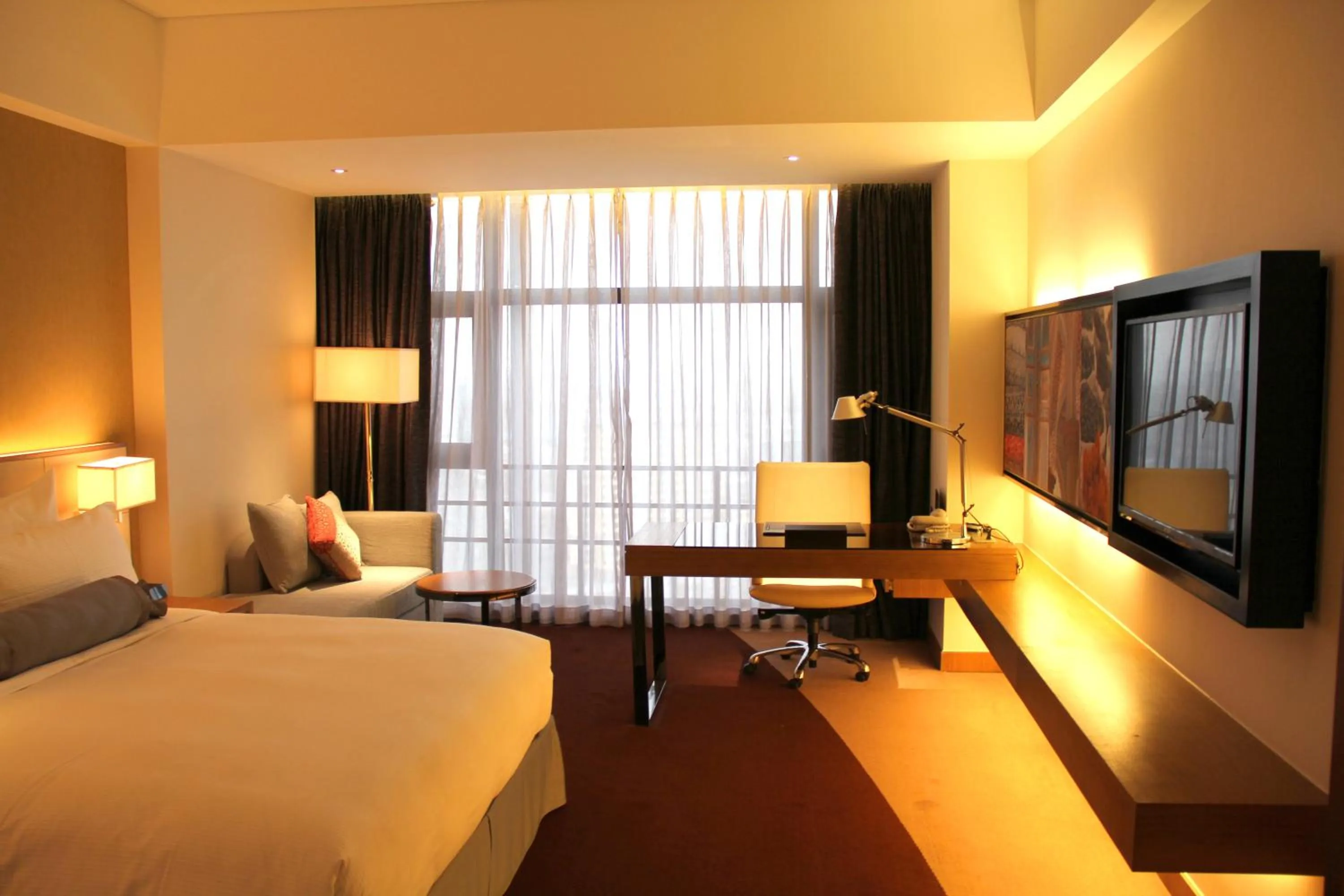 Bedroom, TV/Entertainment Center in Radisson Blu Hotel Kashgar