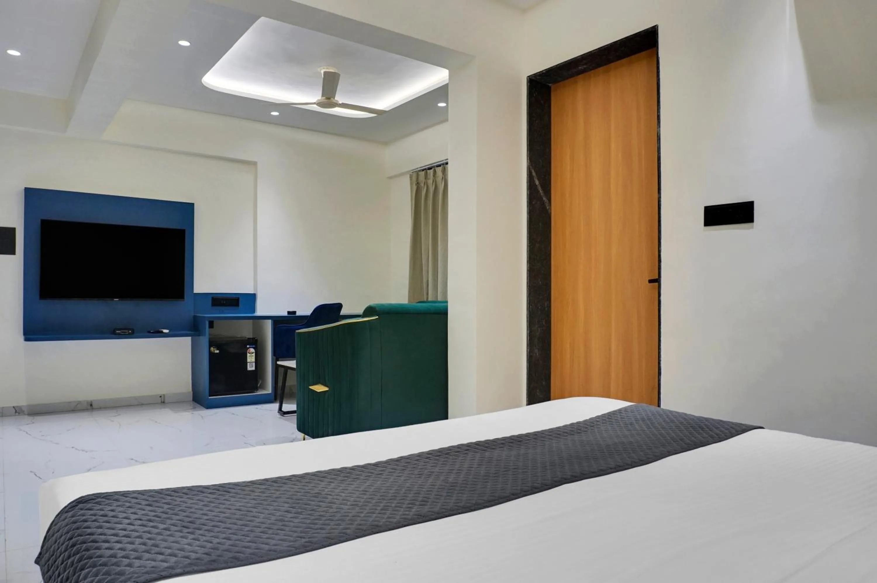 TV and multimedia, Bed in Palm Suites Baner- indian nationals only