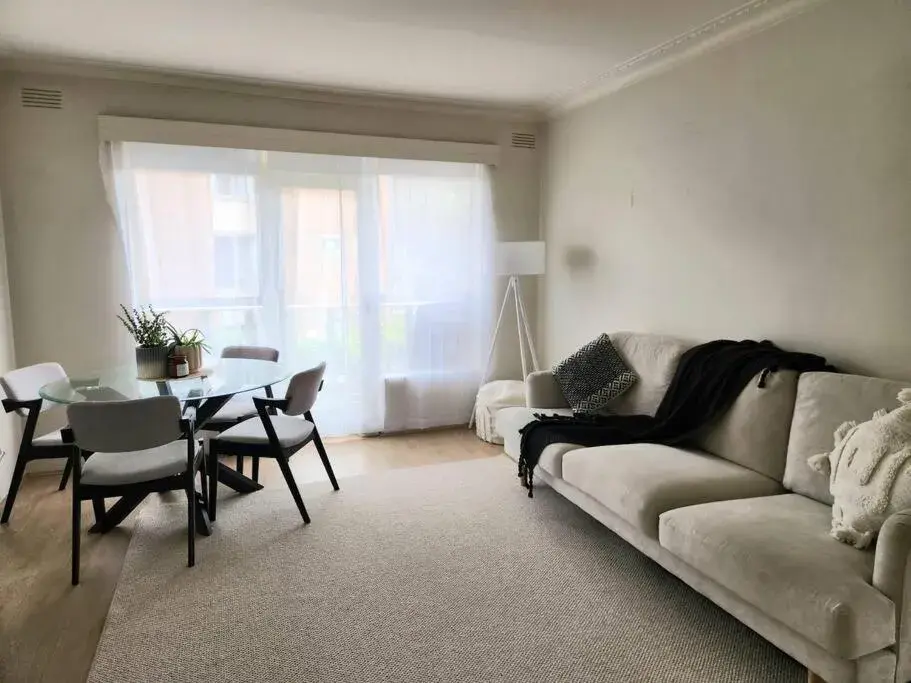 Two-Bedroom Apartment in Cosy & Convenient Williamstown Two-Bedroom Apartment in Cosy & Convenient Williamstown