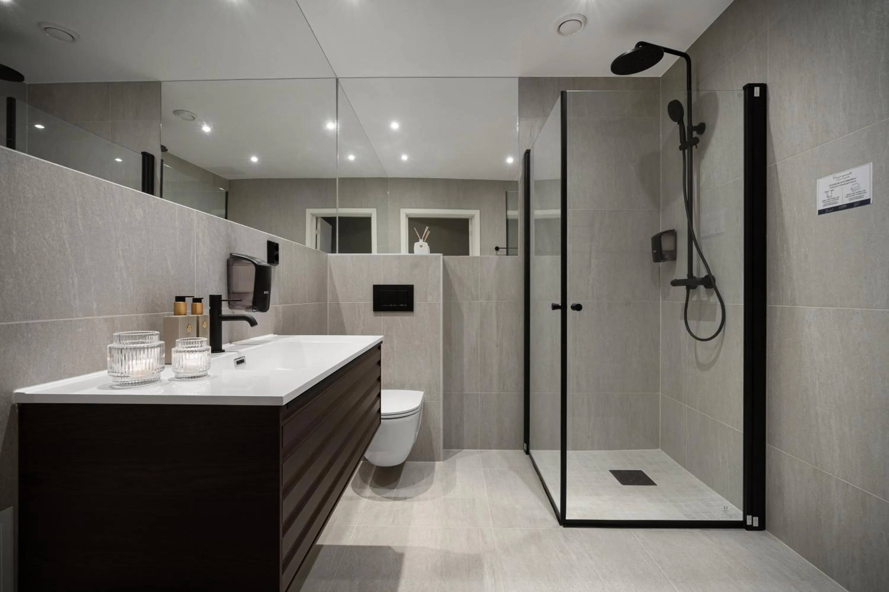 Shower in Enter Skansen Hotel