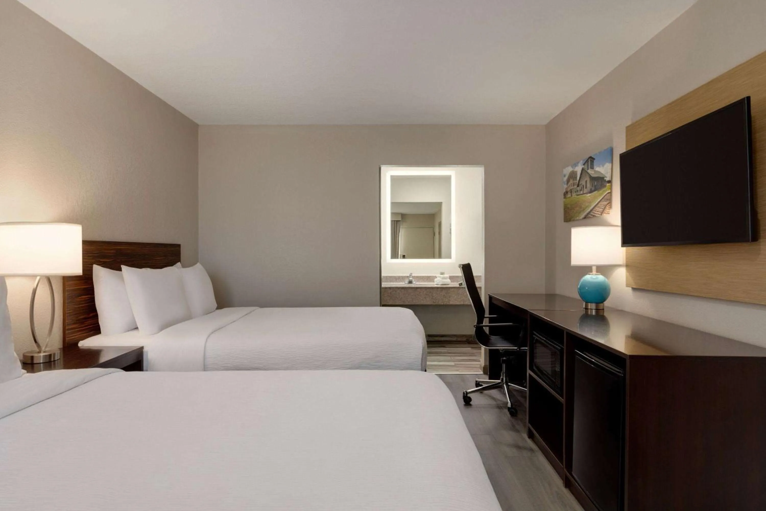 Photo of the whole room, Bed in Baymont by Wyndham Emporia VA