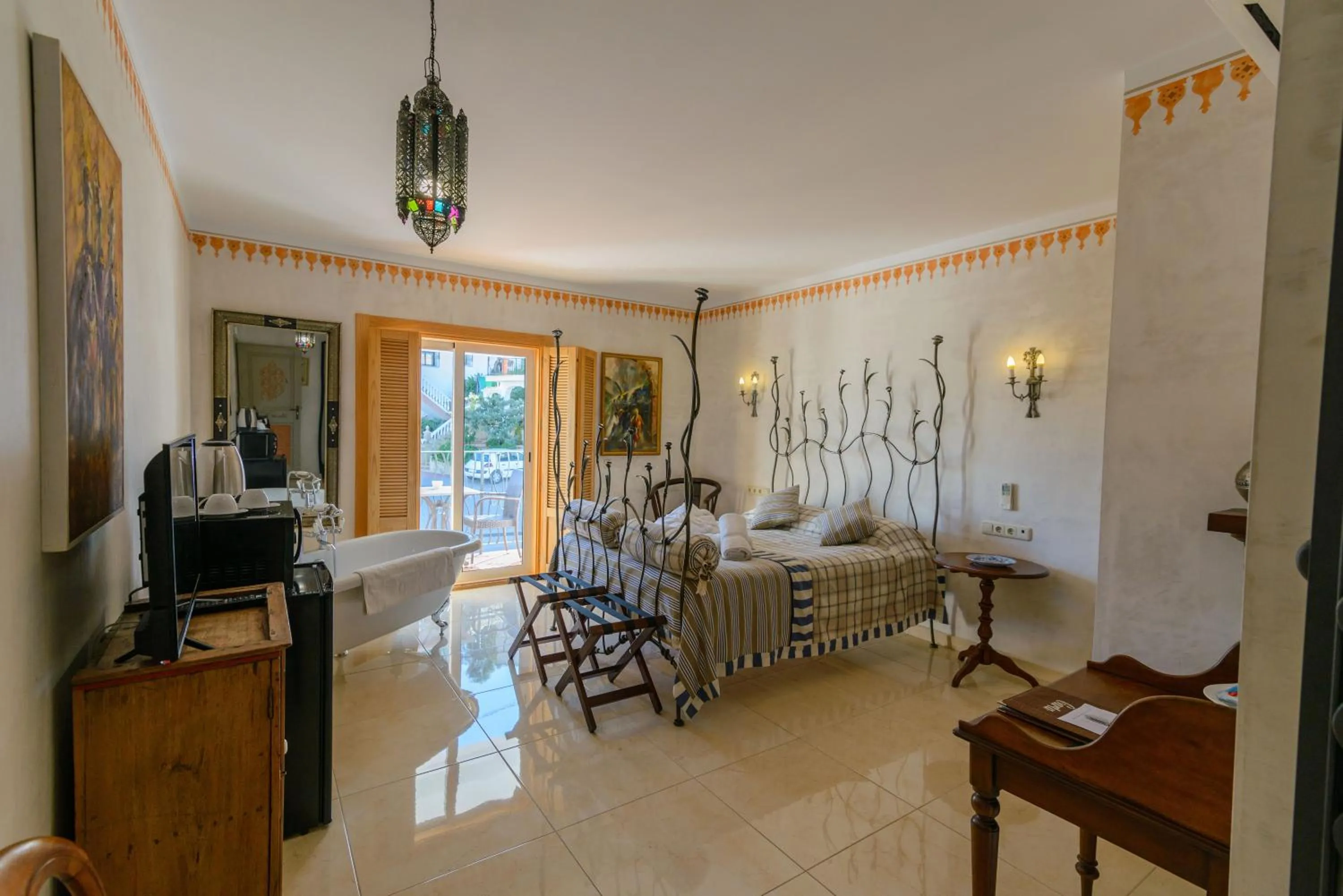 Bed in Las Orquideas Hotel Spain