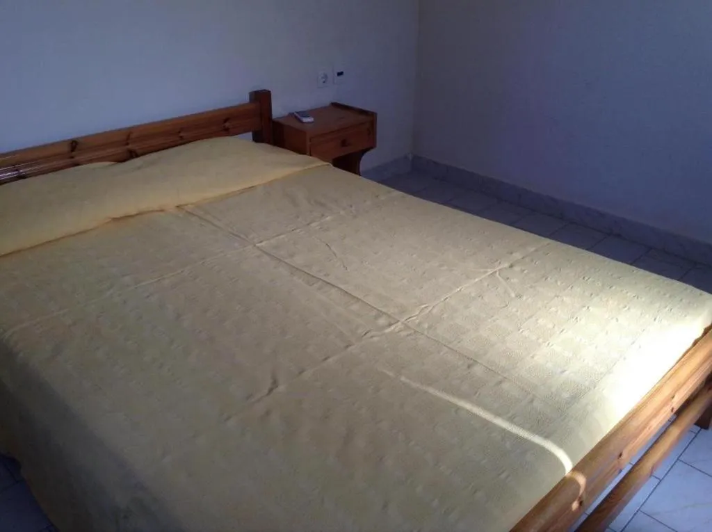 Rooms to let Katerina & John's