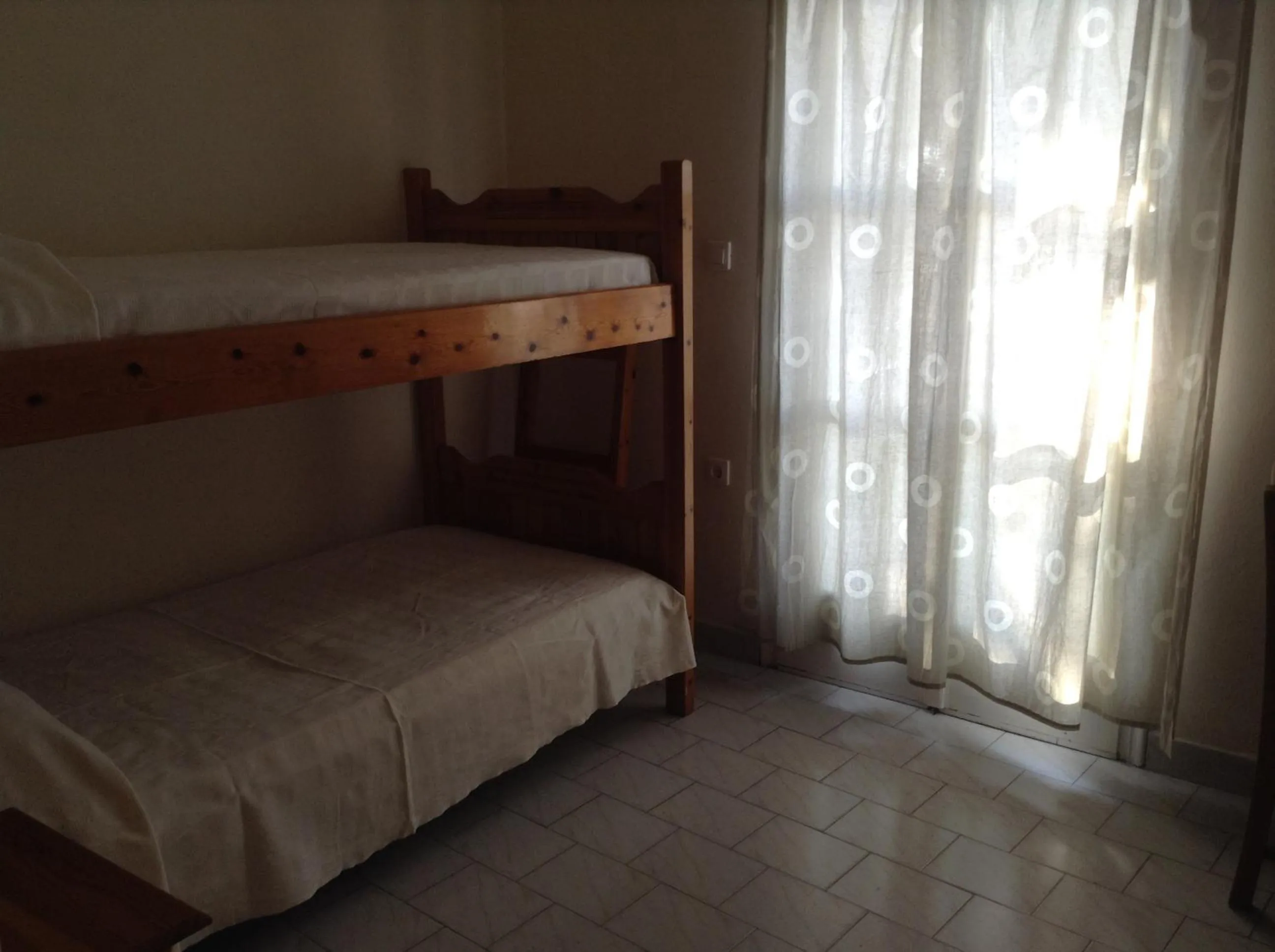 Bed in Rooms to let Katerina & John's