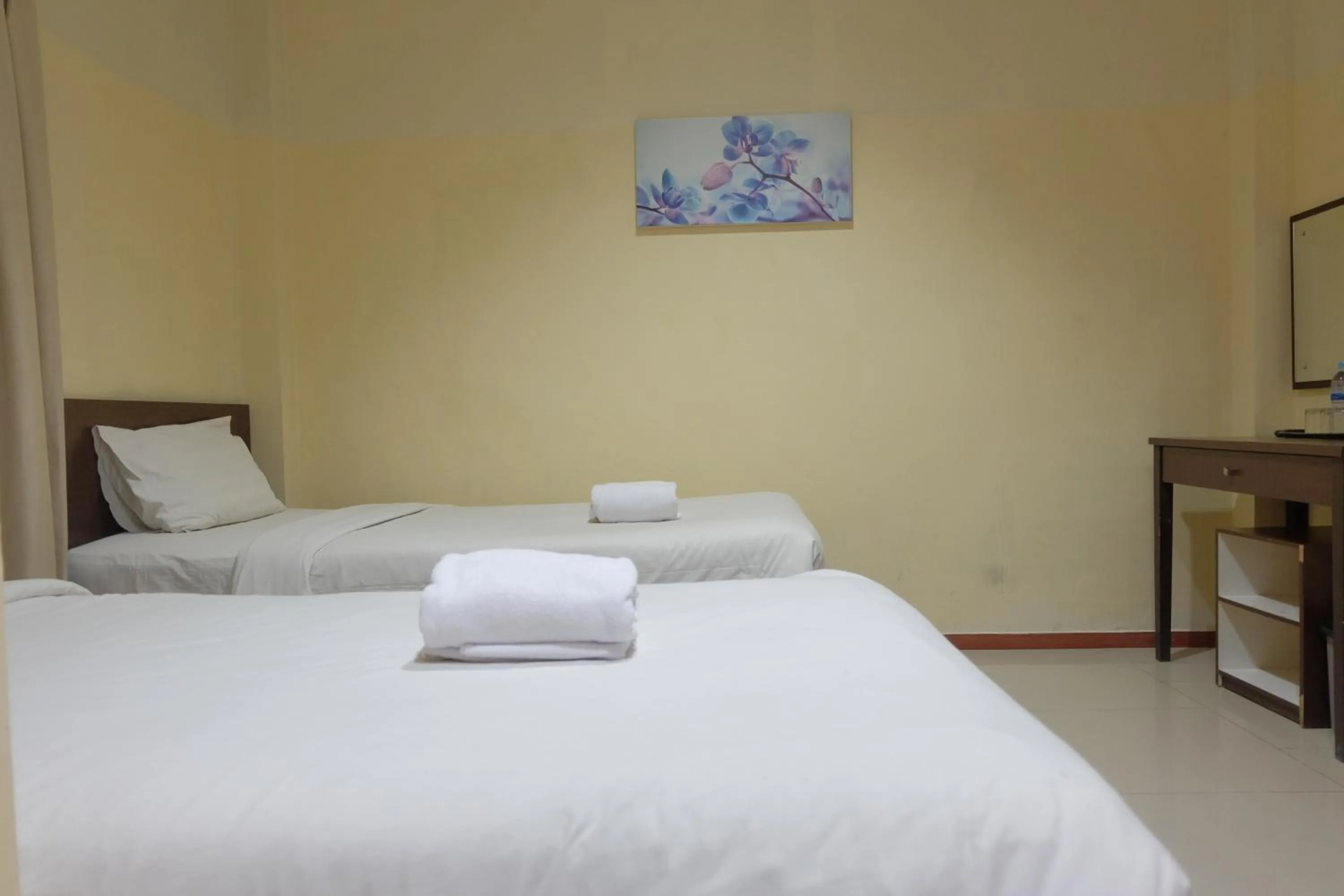 Bedroom, Bed in De Nusantara Hotel Syariah